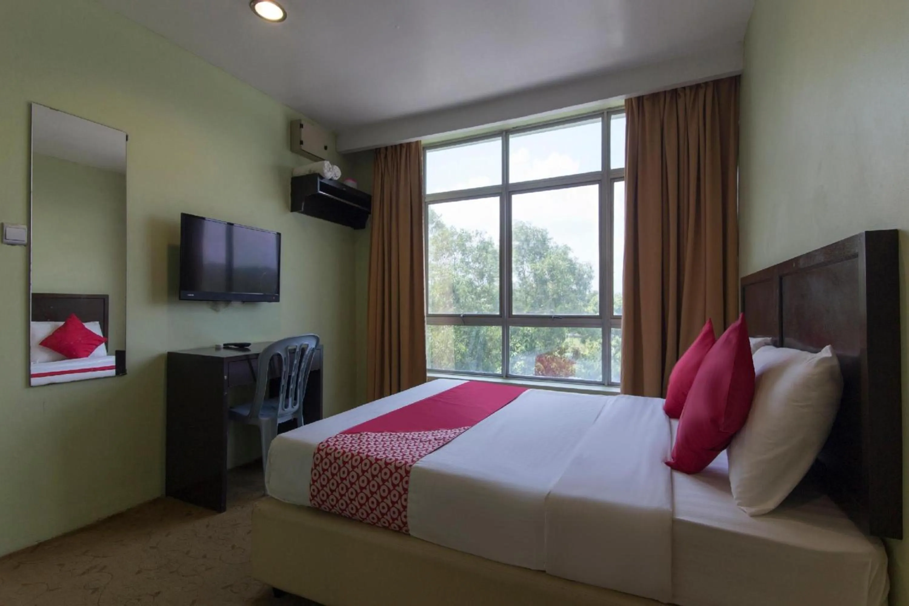 Deluxe Queen Room in Amani Hotel