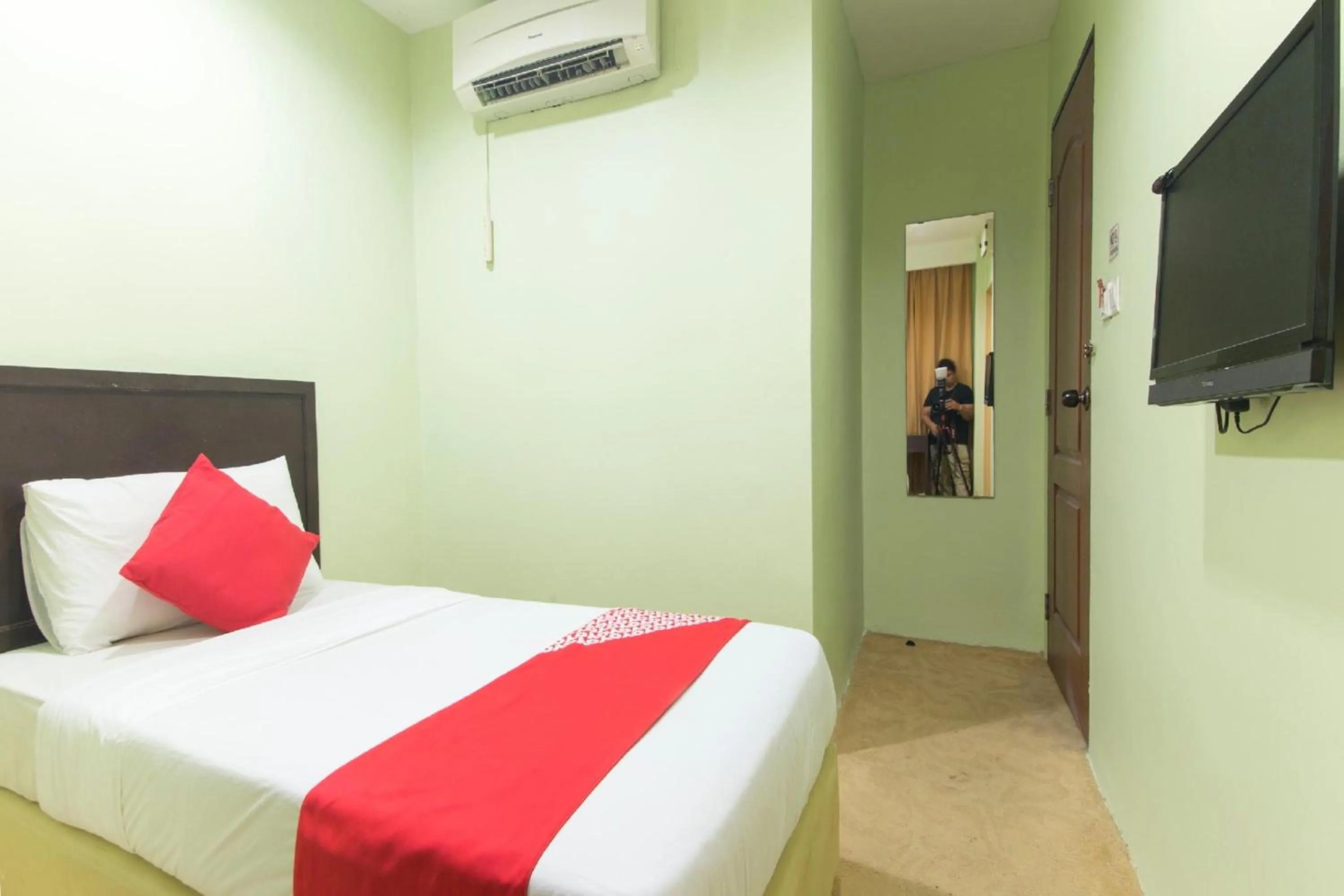 Deluxe Single Room - single occupancy in Amani Hotel