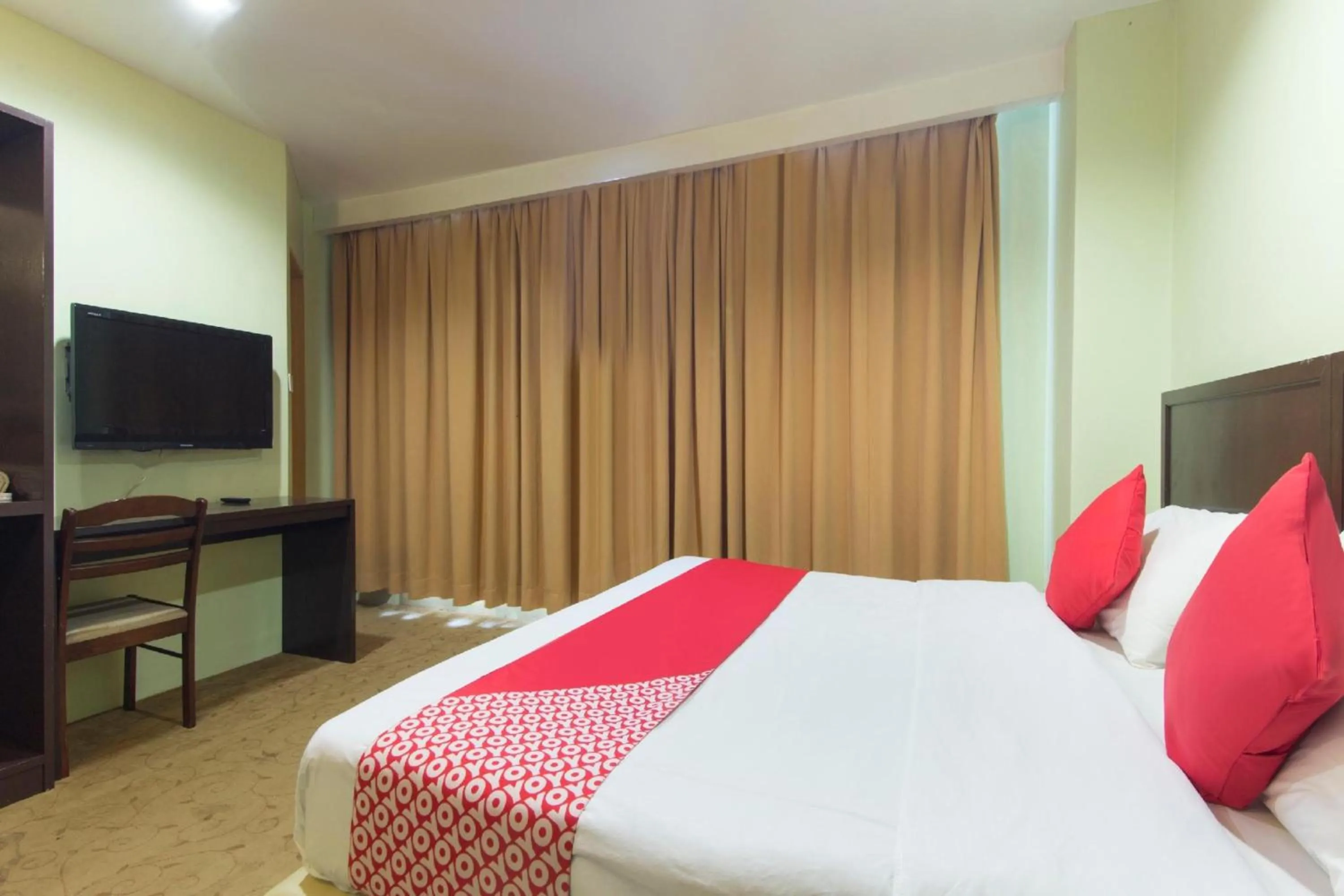 Deluxe King Room in Amani Hotel