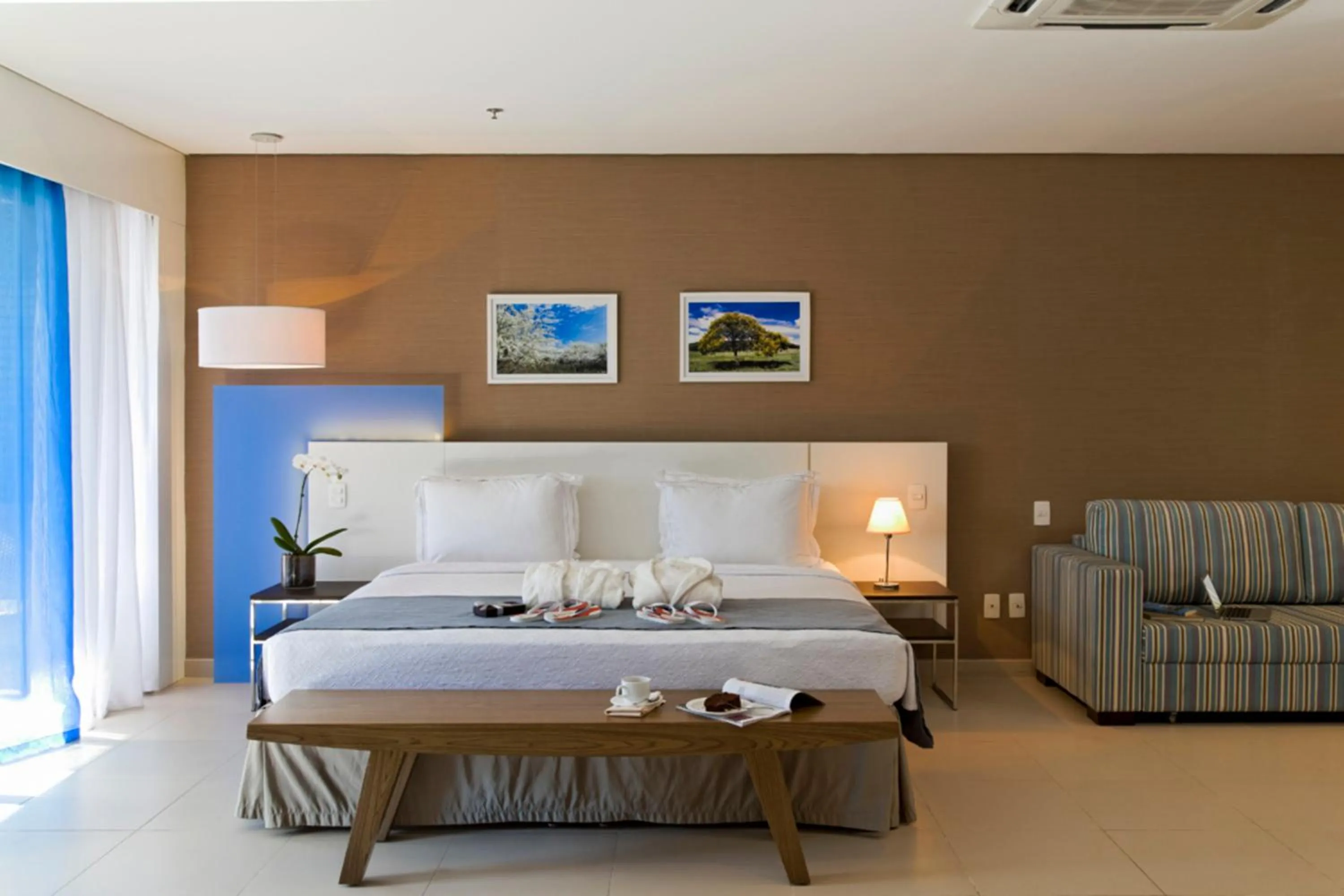 Double Suite - single occupancy - 1 King Bed in Intercity Salvador