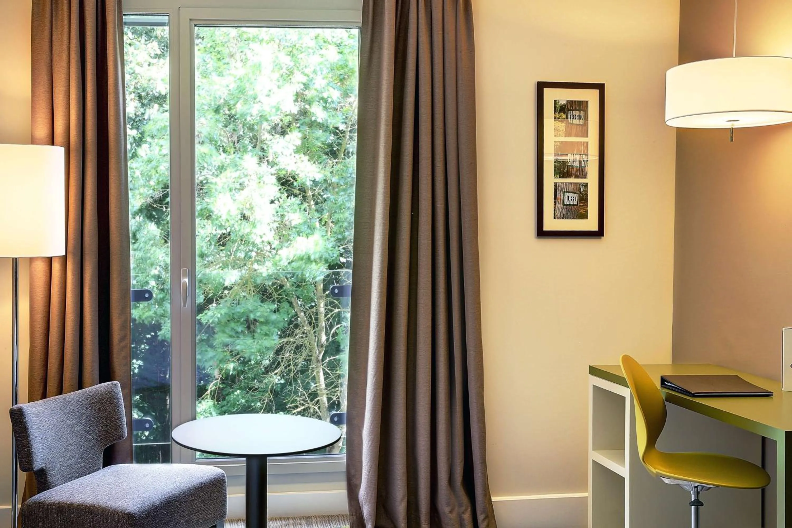 Standard Twin Room with Forest view in Best Western Plus Paris Meudon Ermitage