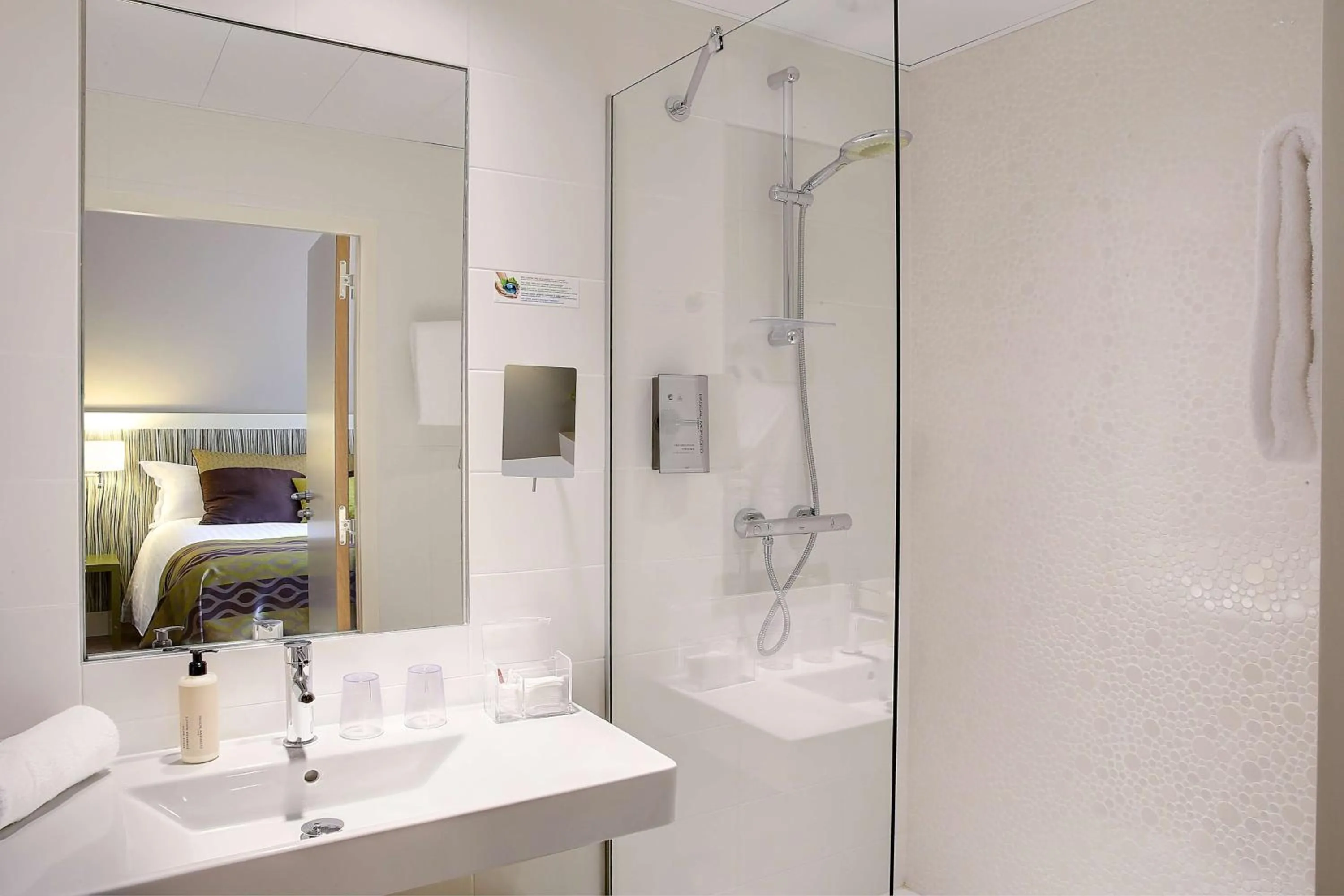 Standard King Room with Forest View in Best Western Plus Paris Meudon Ermitage