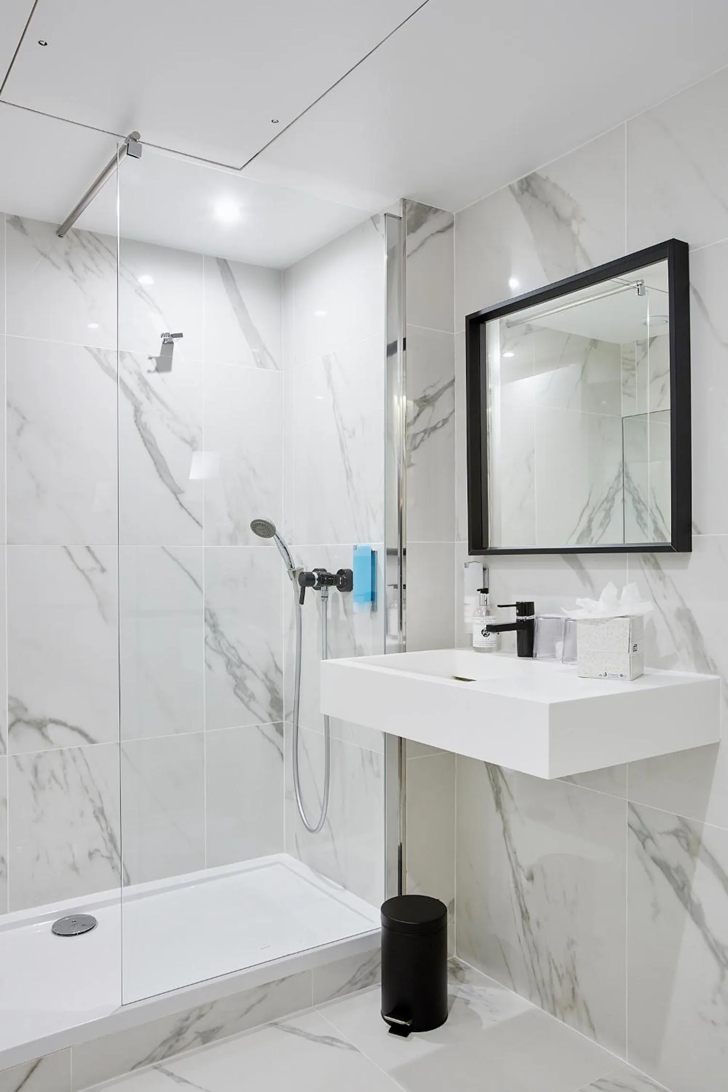 Classic Twin Room in Best Western Plus Paris Meudon Ermitage