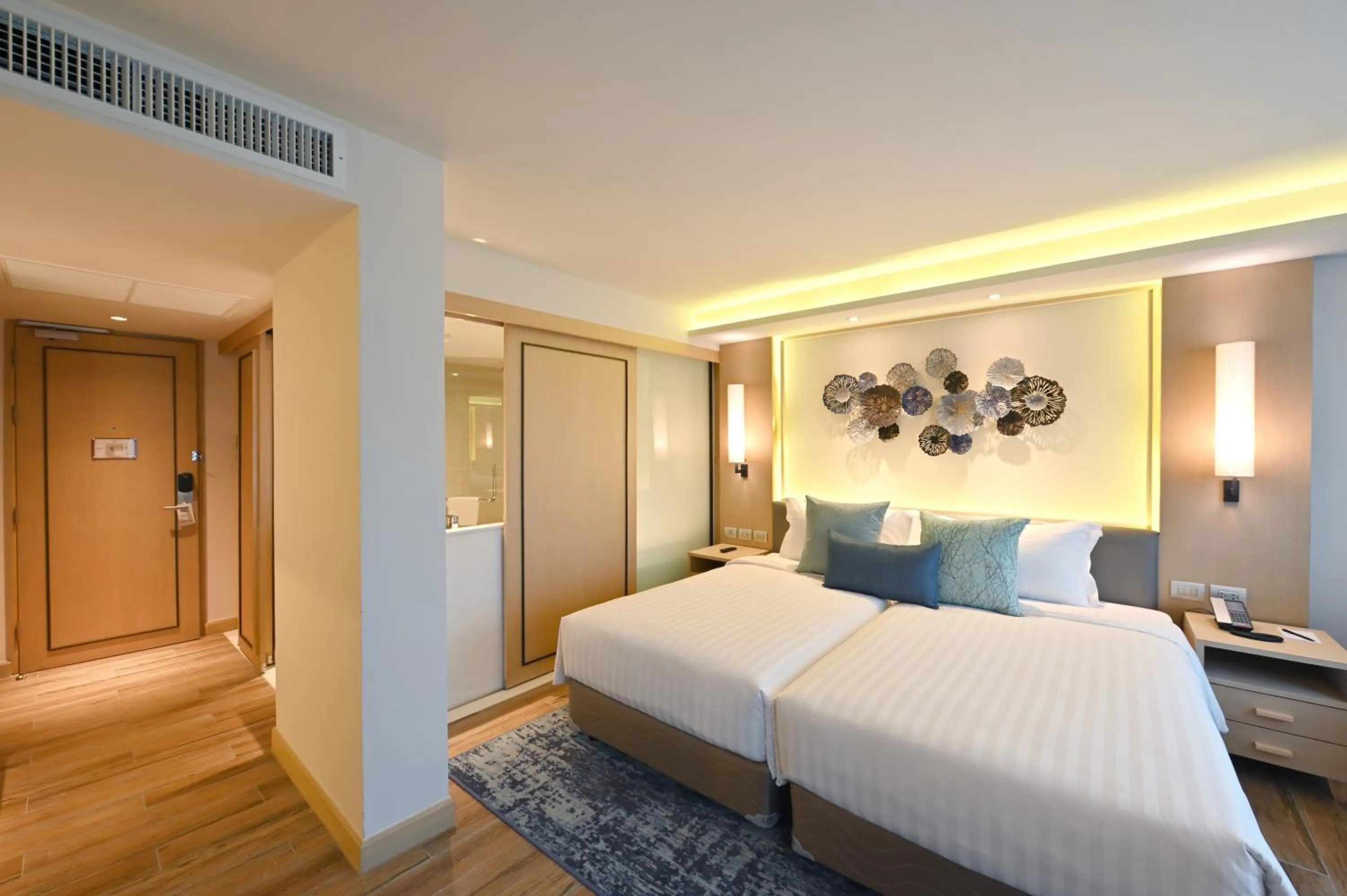 Deluxe Twin Room in M Pattaya Hotel - SHA Extra Plus
