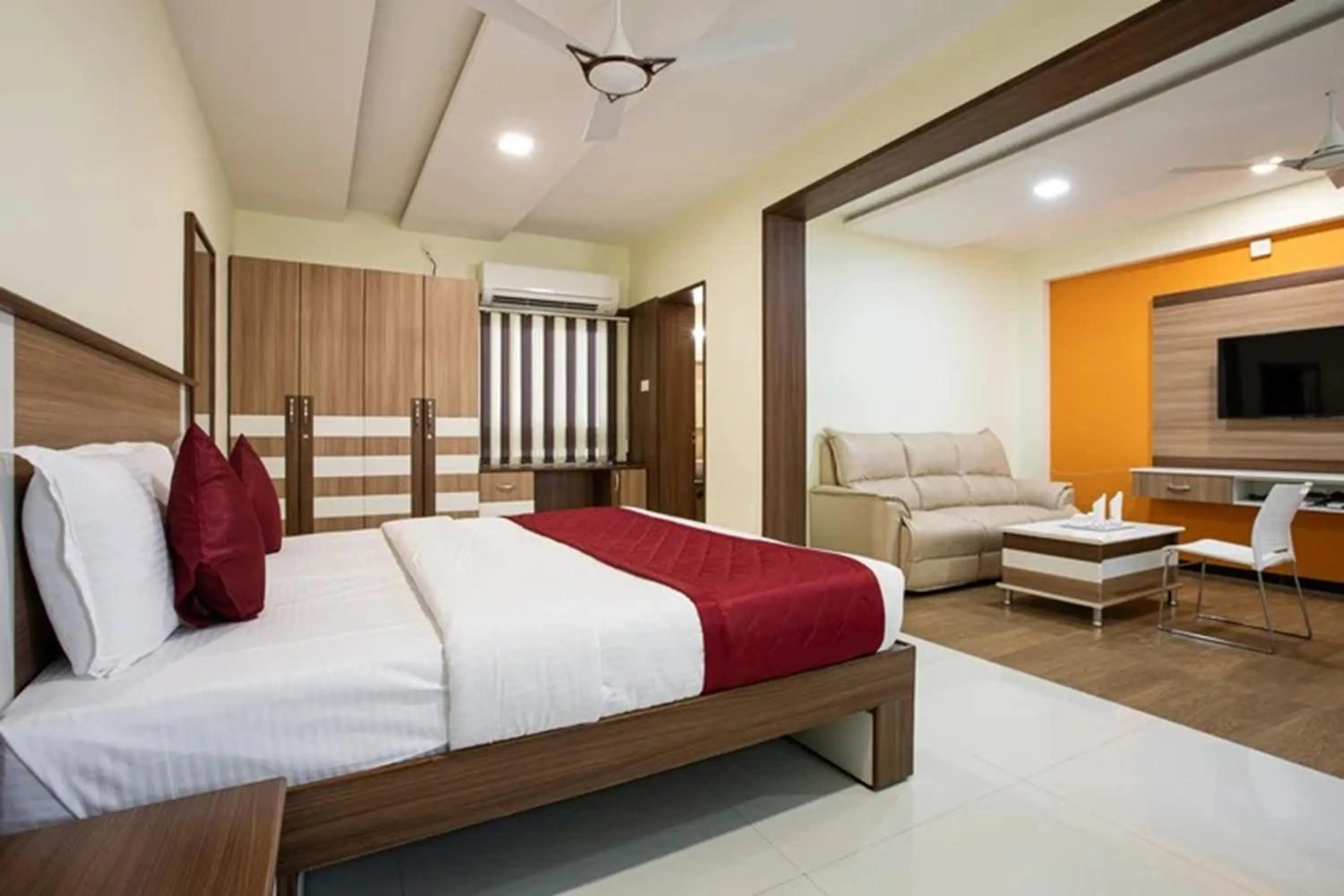 Deluxe King Suite - single occupancy in Santhoshpuri