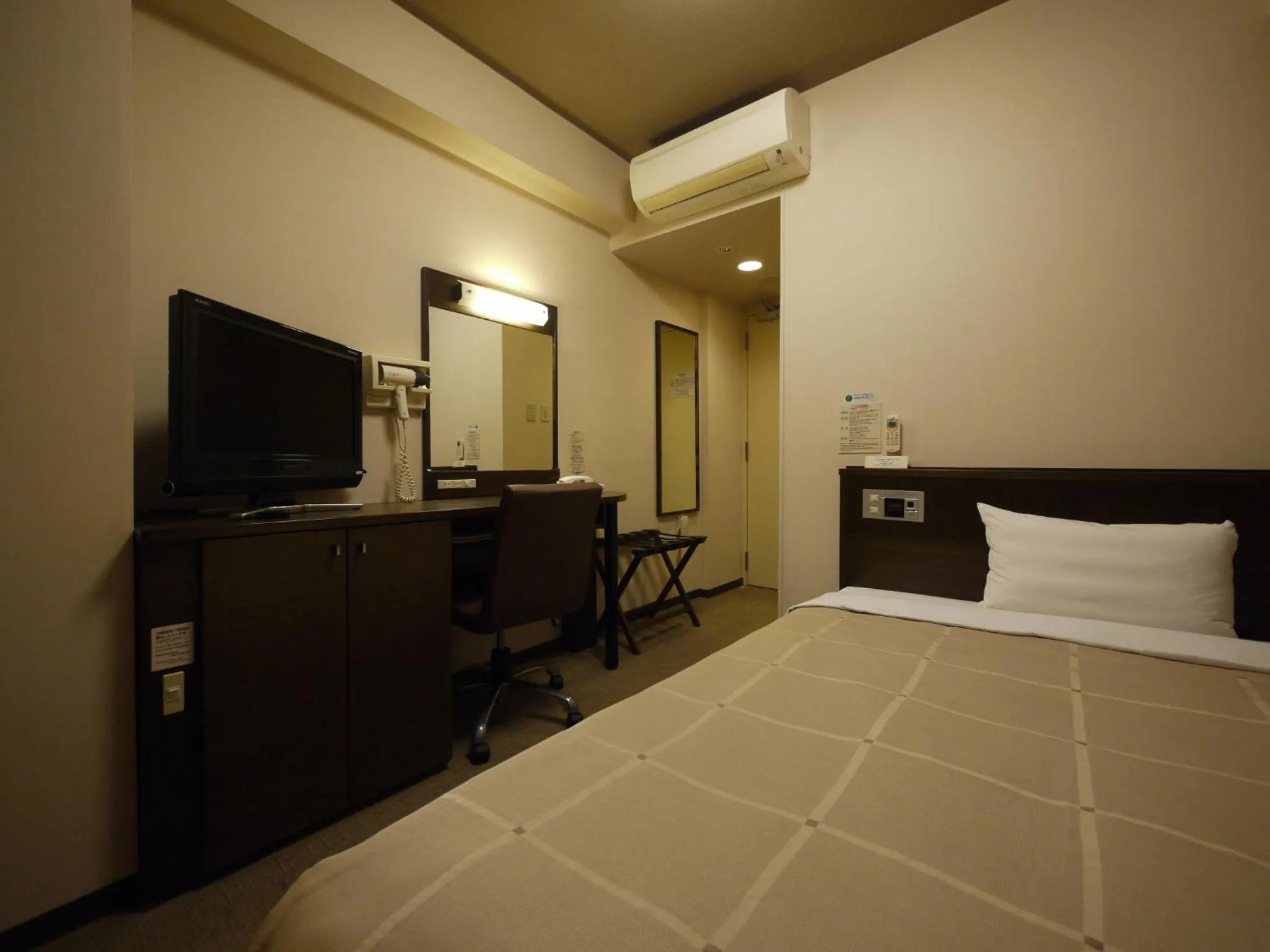 Single Room - single occupancy - Smoking in Hotel Route-Inn Hisai Inter