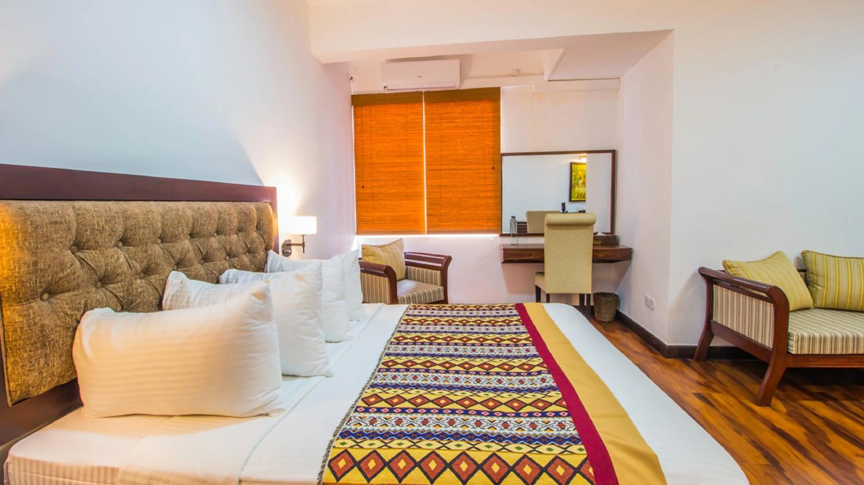 Queen Room - single occupancy in Pearl Royal Hotel, Colombo
