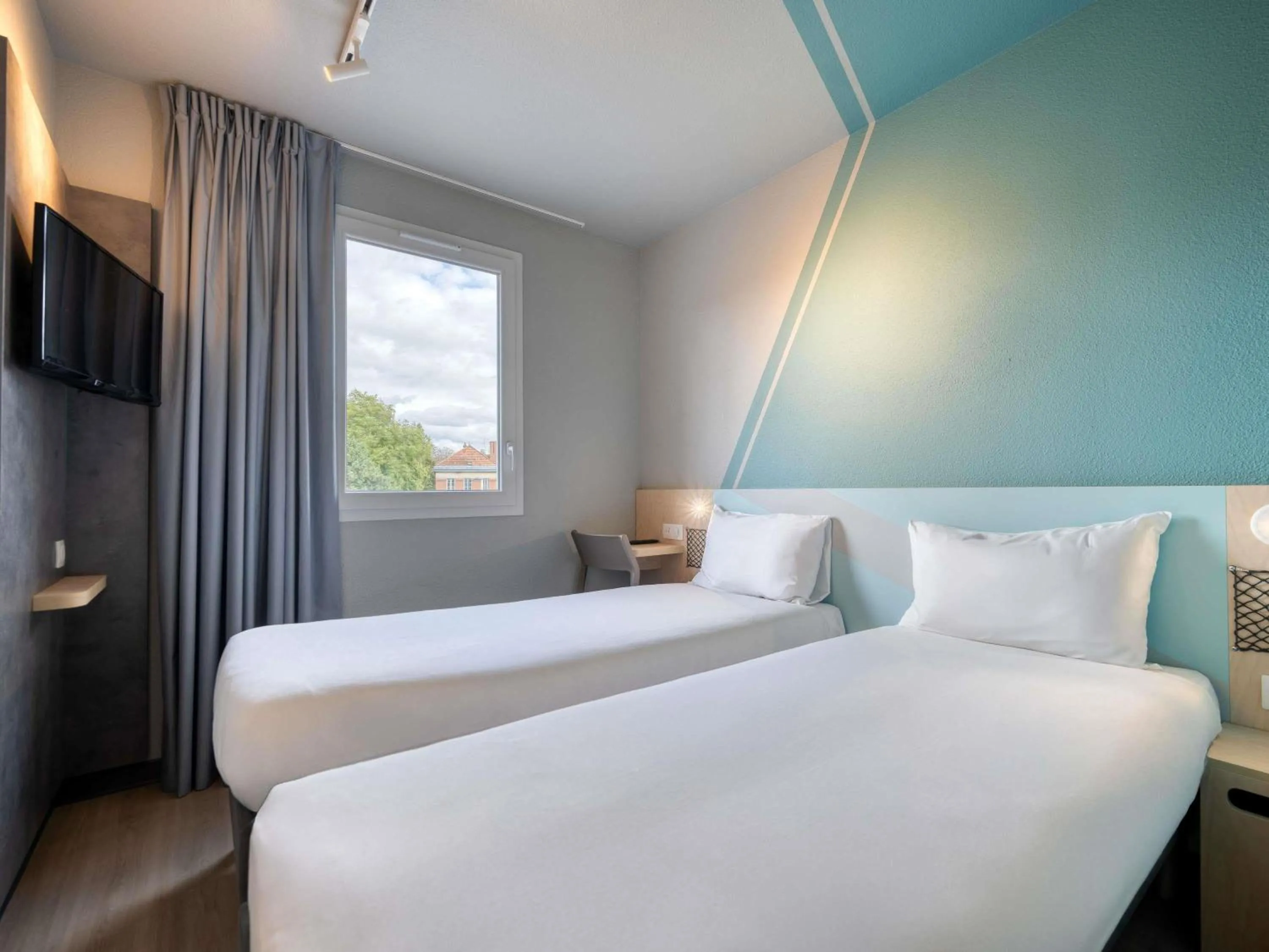 Twin Room in Ibis Budget Orly Chevilly Tram 7