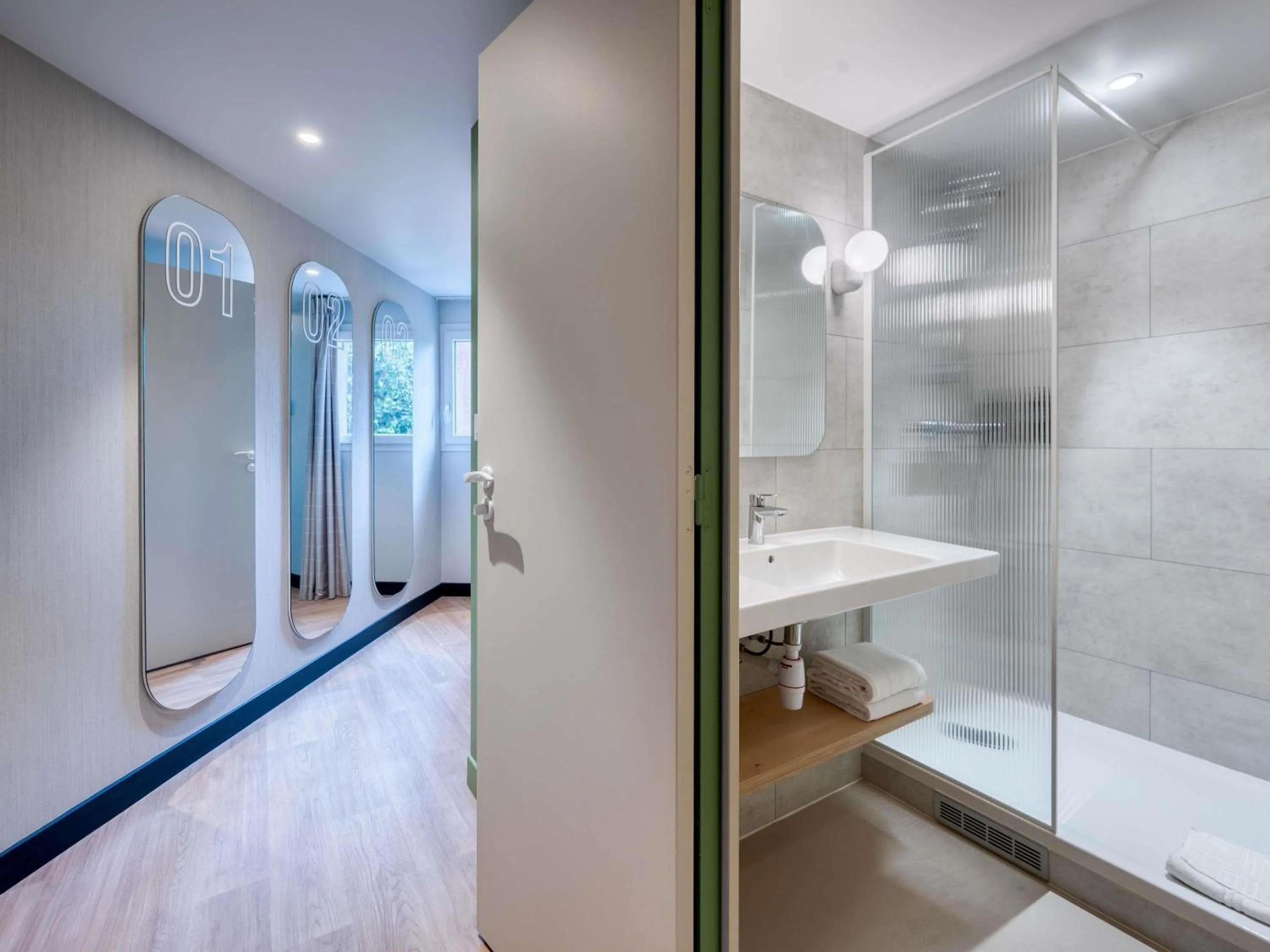 Standard Double Room with Four Single Beds in Ibis Budget Orly Chevilly Tram 7