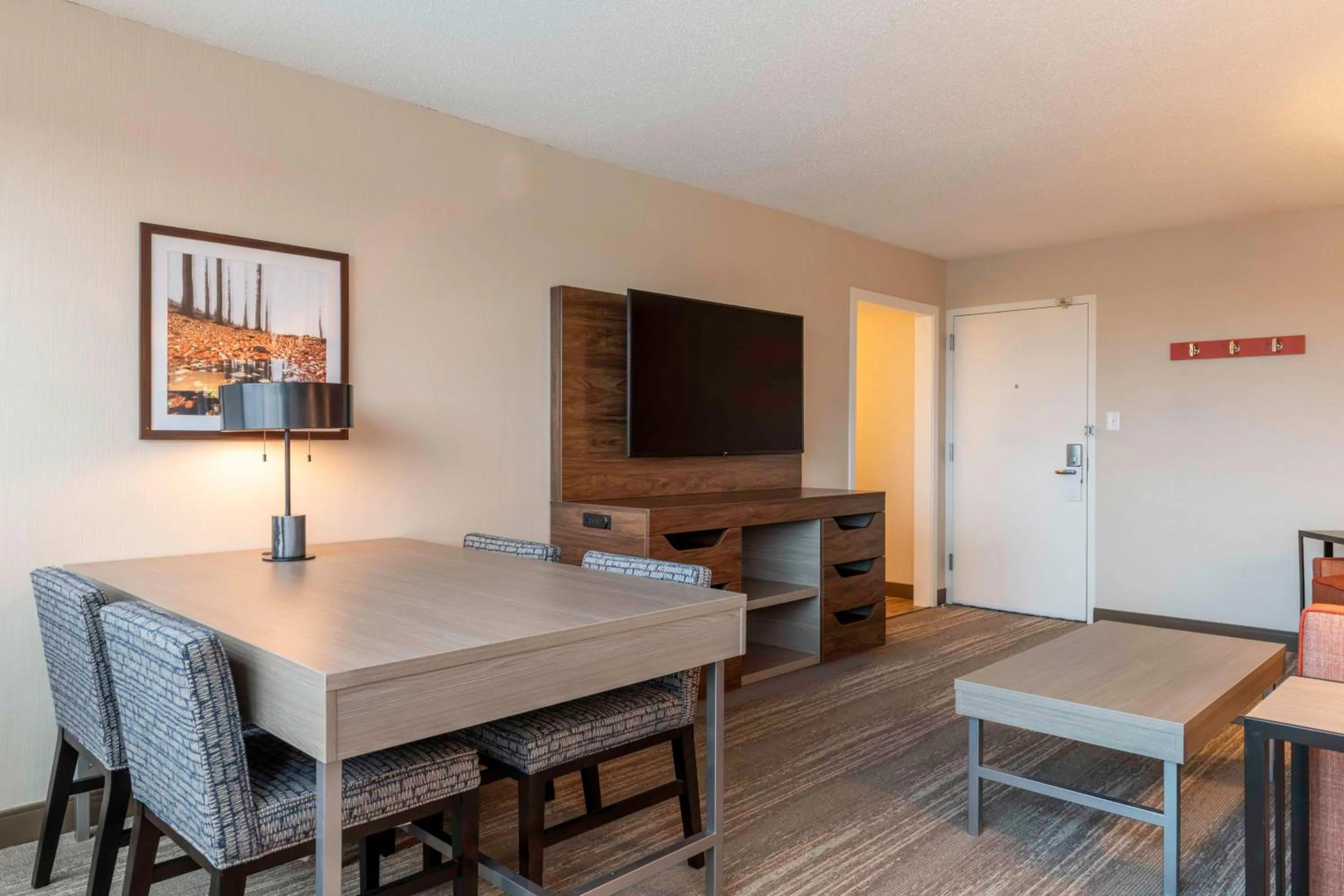 King Suite with Wet Bar in La Quinta by Wyndham Manchester