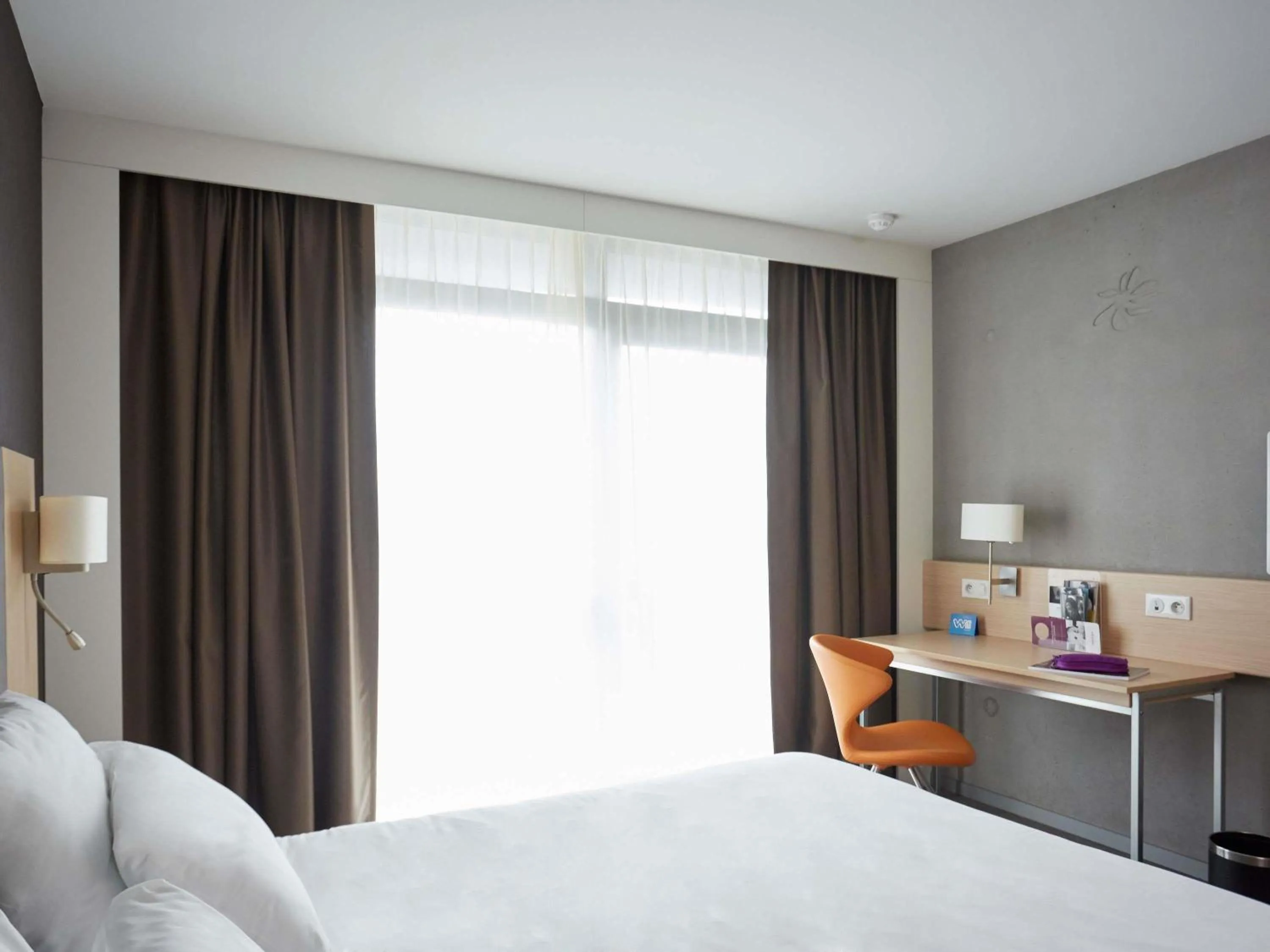 Standard Twin Room in Mercure Valenciennes Centre