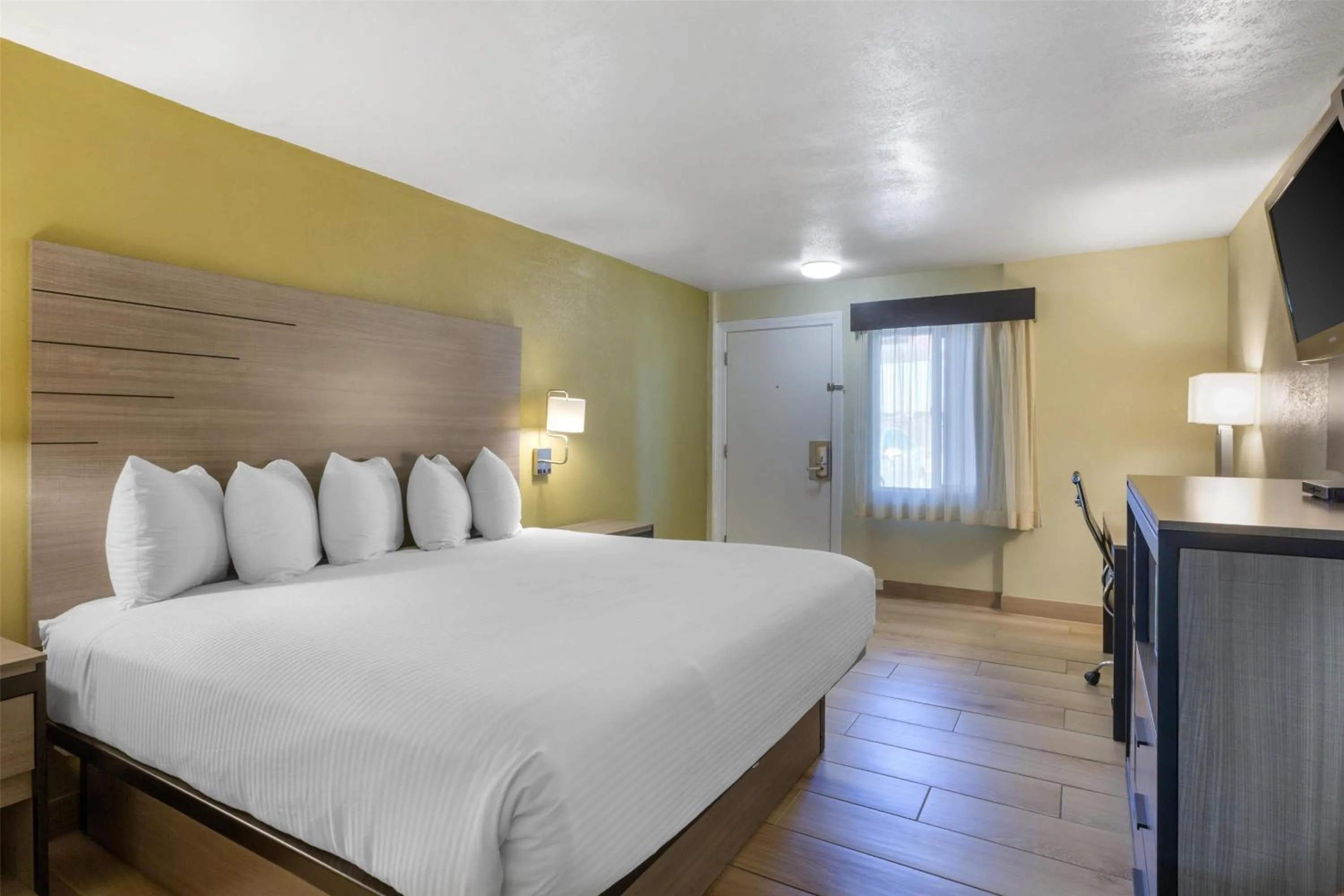 King Room in SureStay by Best Western Chambers Petrified Forest