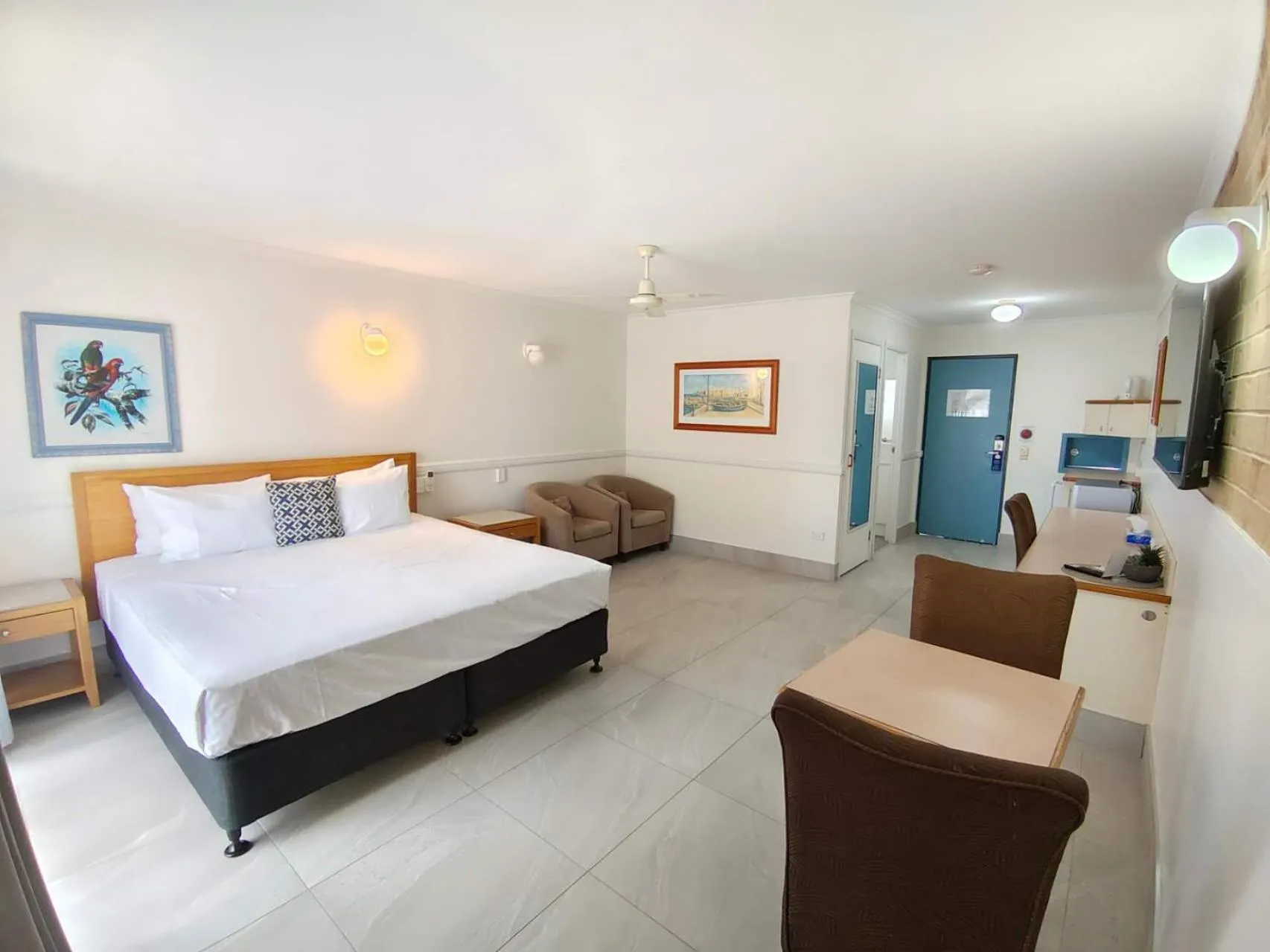 Superior King Room in Best Western Ambassador Motor Lodge