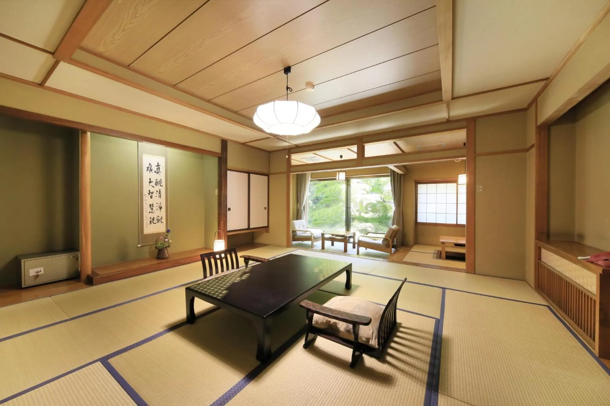 Japanese-Style Room (8-12 tatami) - Main Building in Shouhakutei Azumaso