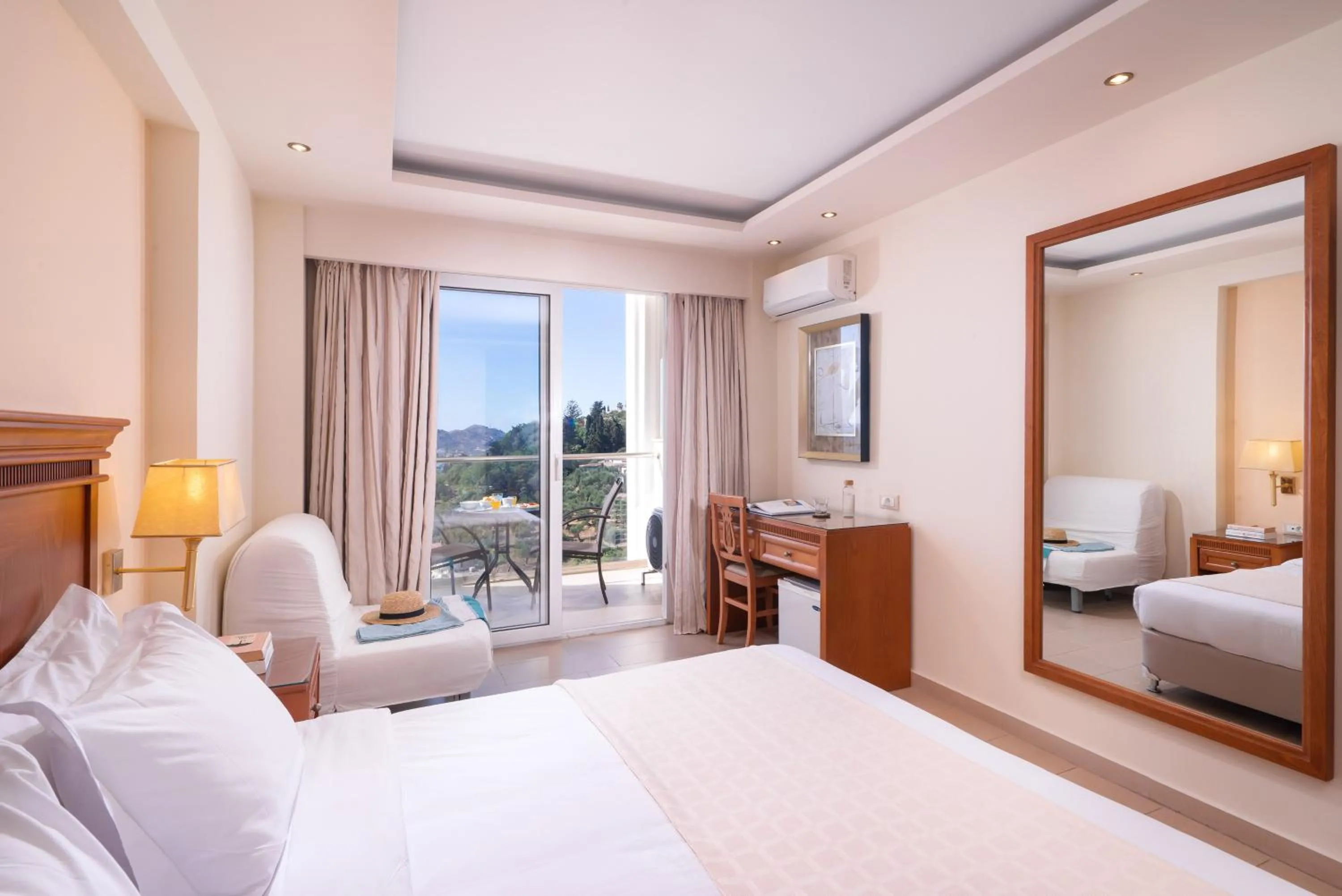 Superior Double / Twin Room in Avalon Palace Hotel