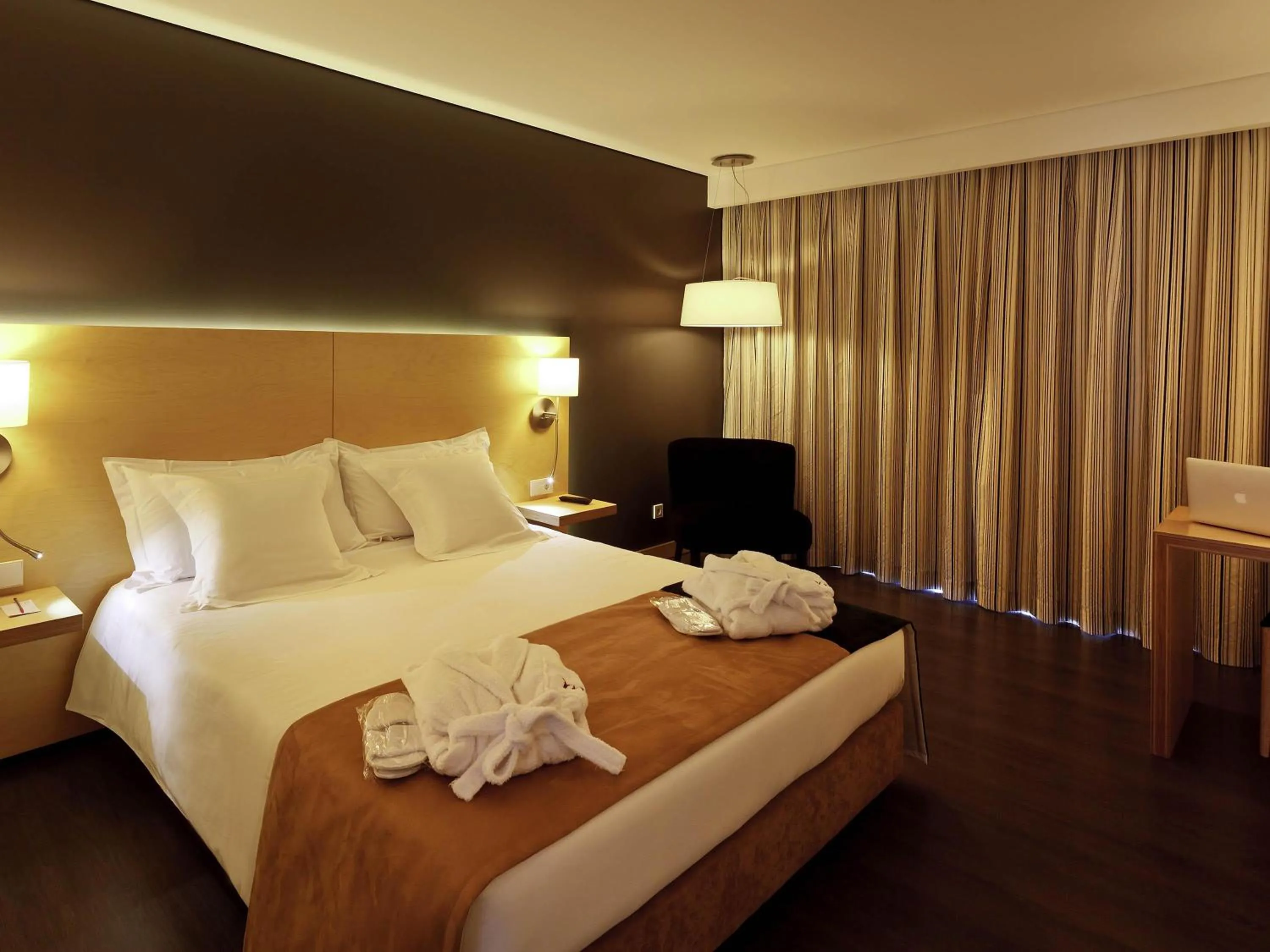 Superior Double Room with Balcony in Hotel Mercure Braga Centro