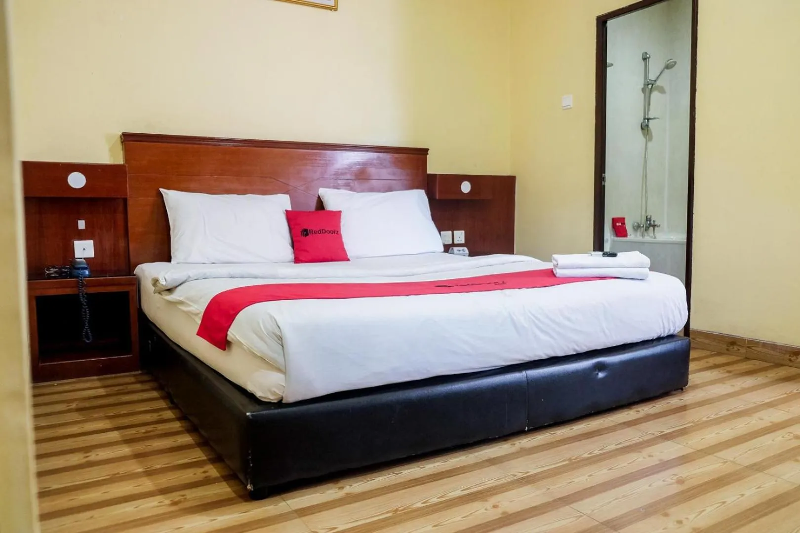 Double Room in RedDoorz Plus near DC Mall Batam