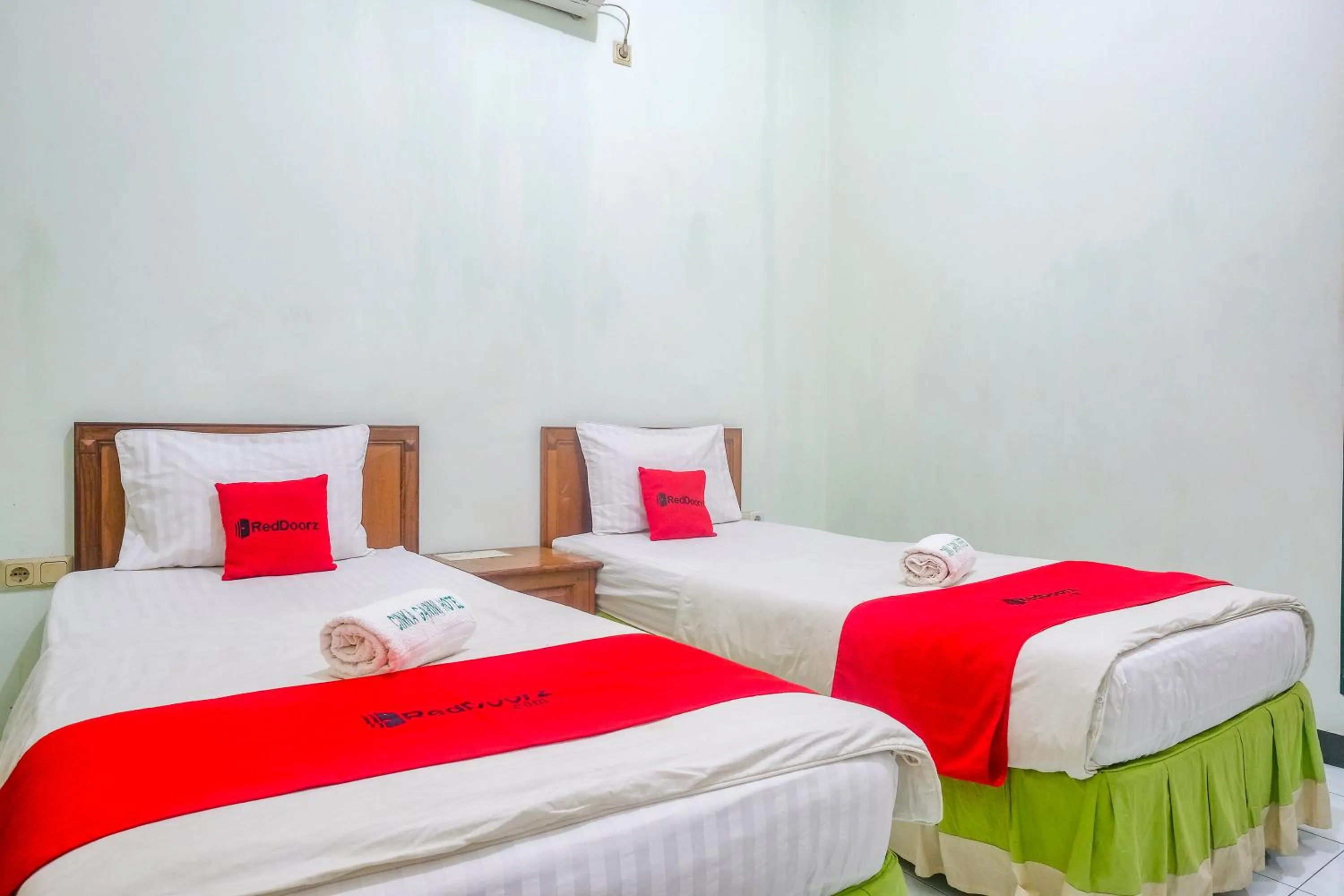 Twin Room in RedDoorz near XT Square Yogyakarta