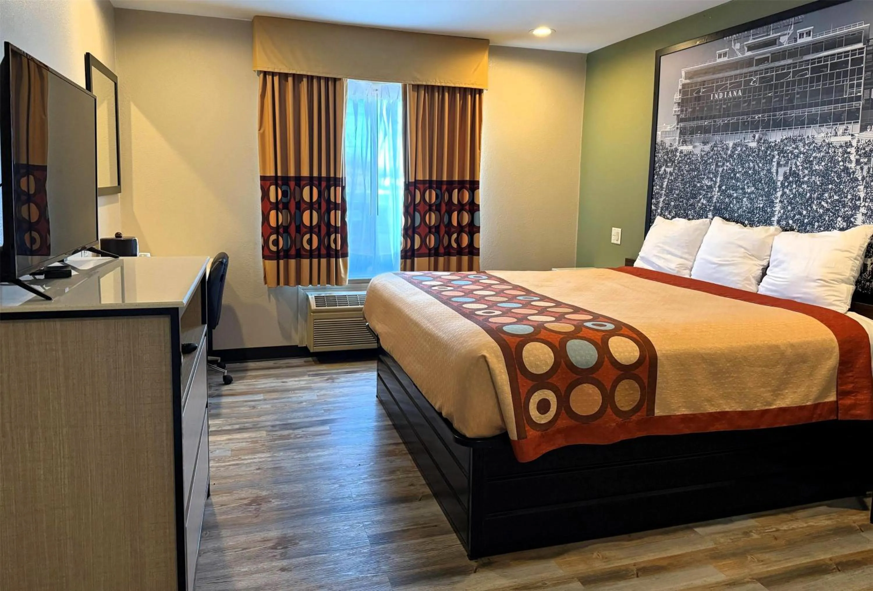 King Room - Mobility Access/Non-Smoking in Super 8 by Wyndham Frankfort IN