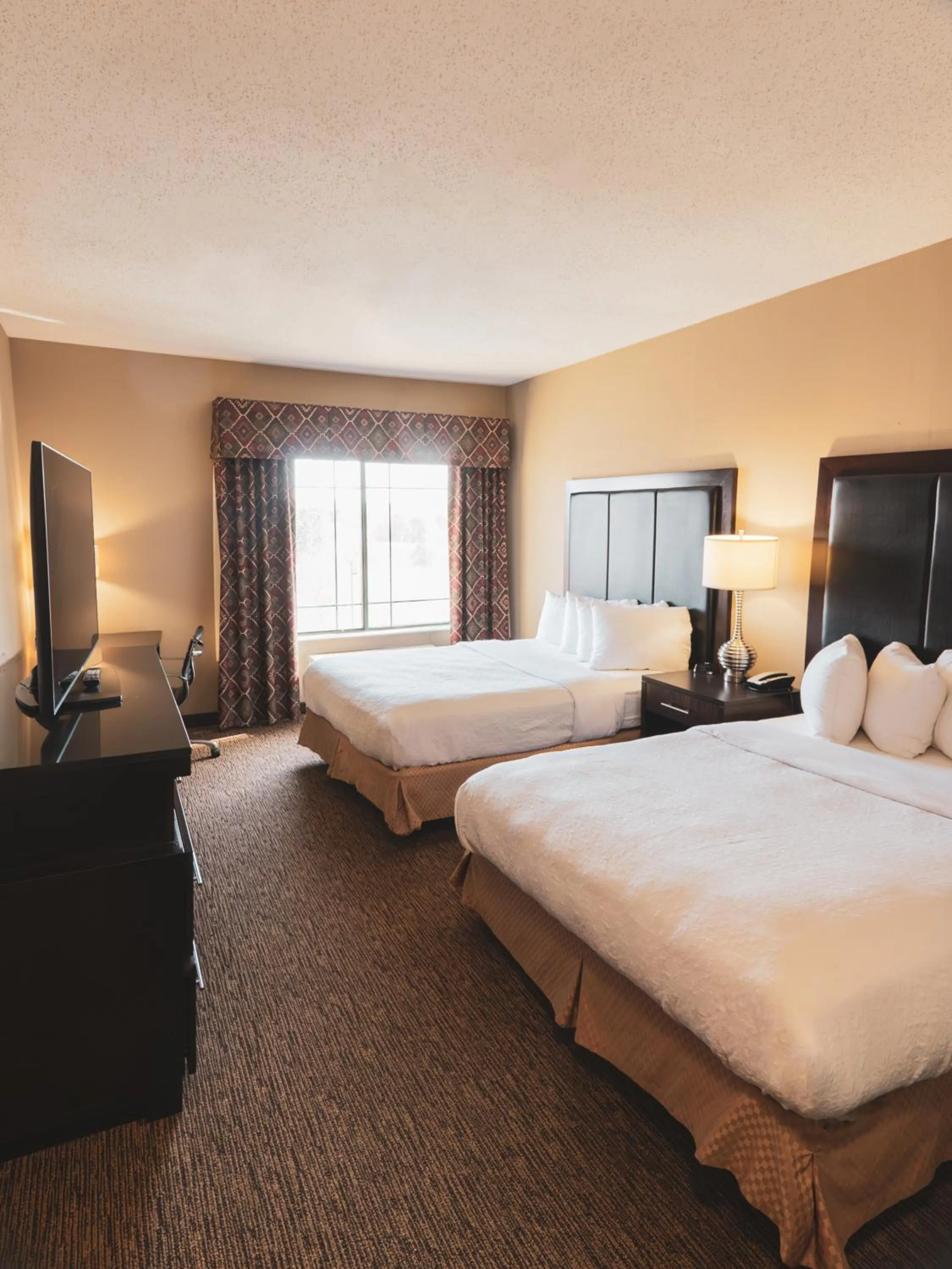 Queen Suite in Wildwood Lodge