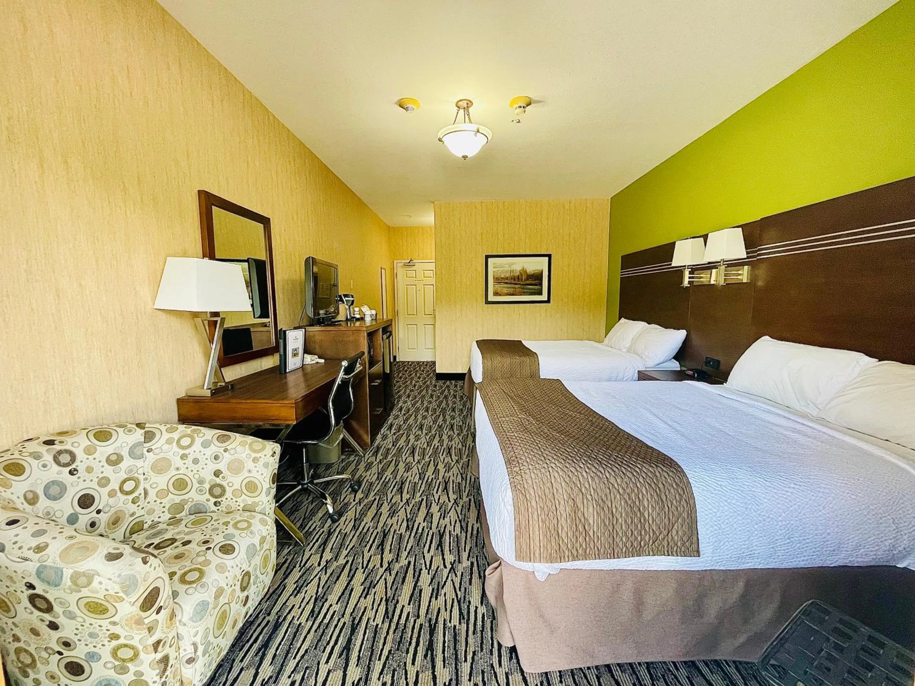 Queen Room with Two Queen Beds in Fernie Stanford Resort