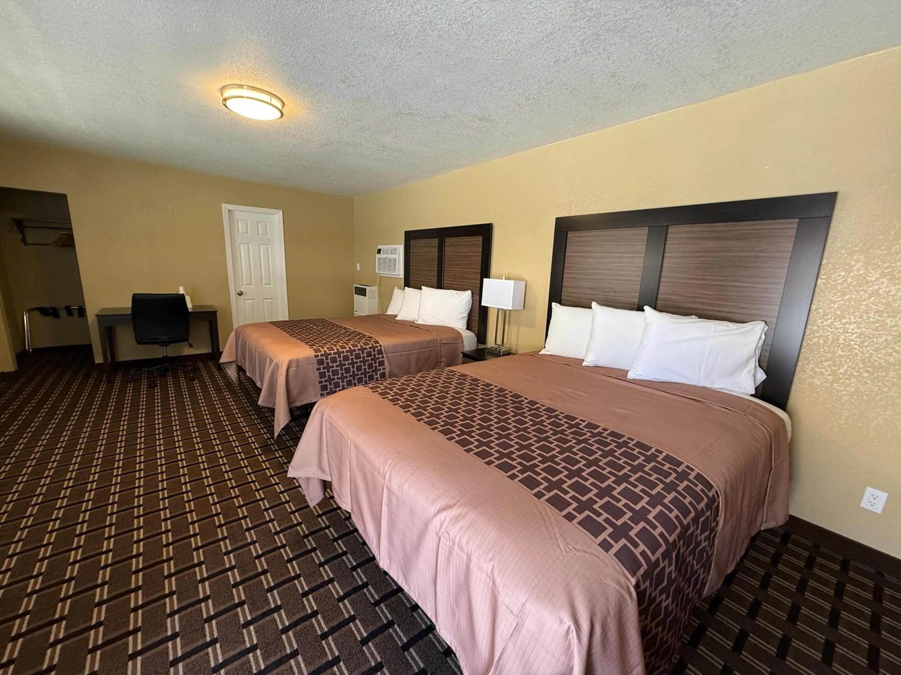 Queen Room with Two Queen Beds in Tahoe Sands Inn