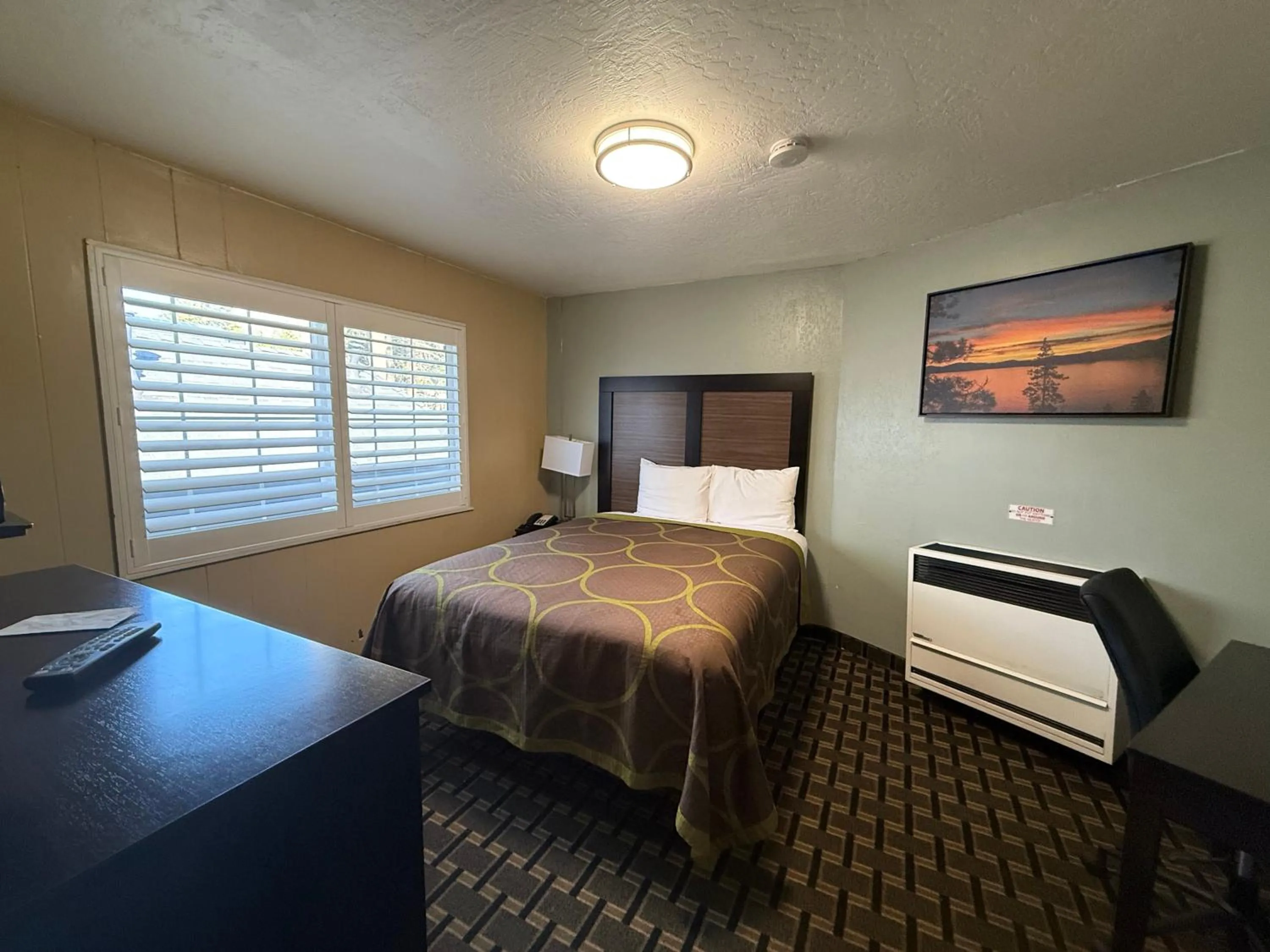 Queen Room in Tahoe Sands Inn