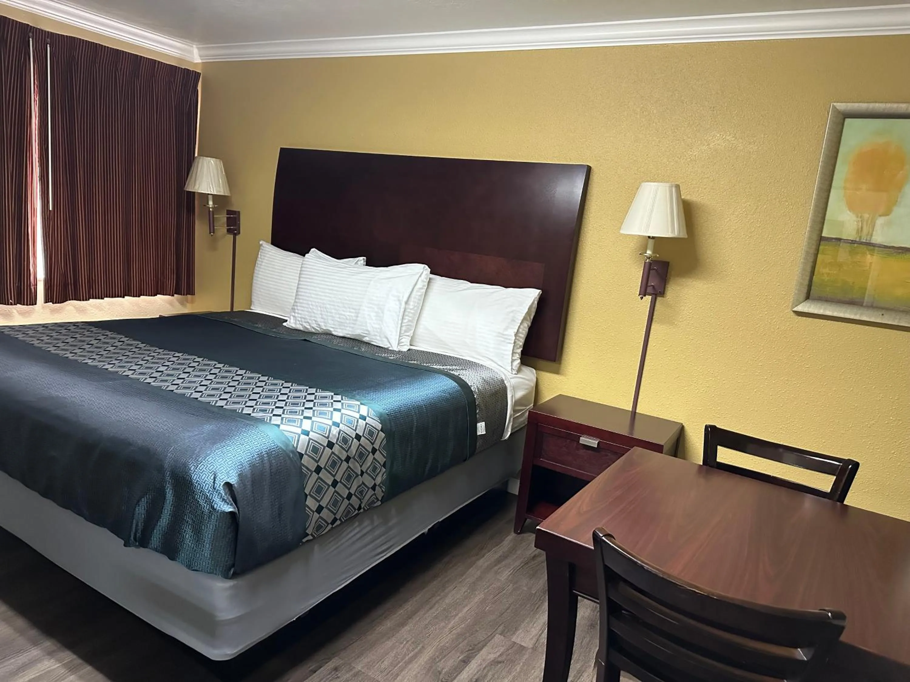 King Room - Non-Smoking in Galaxie Motel