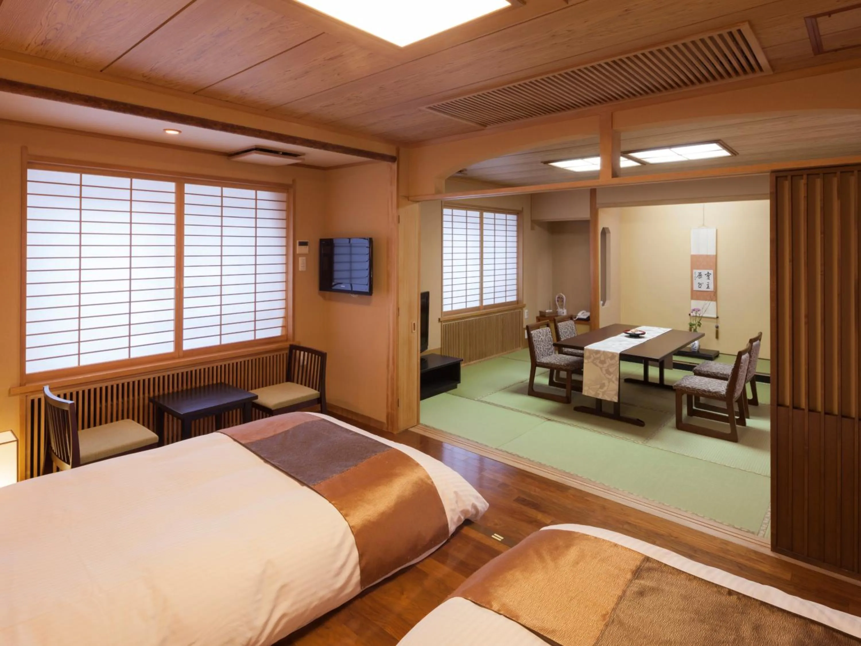 【Golden Japanese Dinner】Modern Twin Room with Tatami Area - Non-Smoking in Shogetsu Grand Hotel