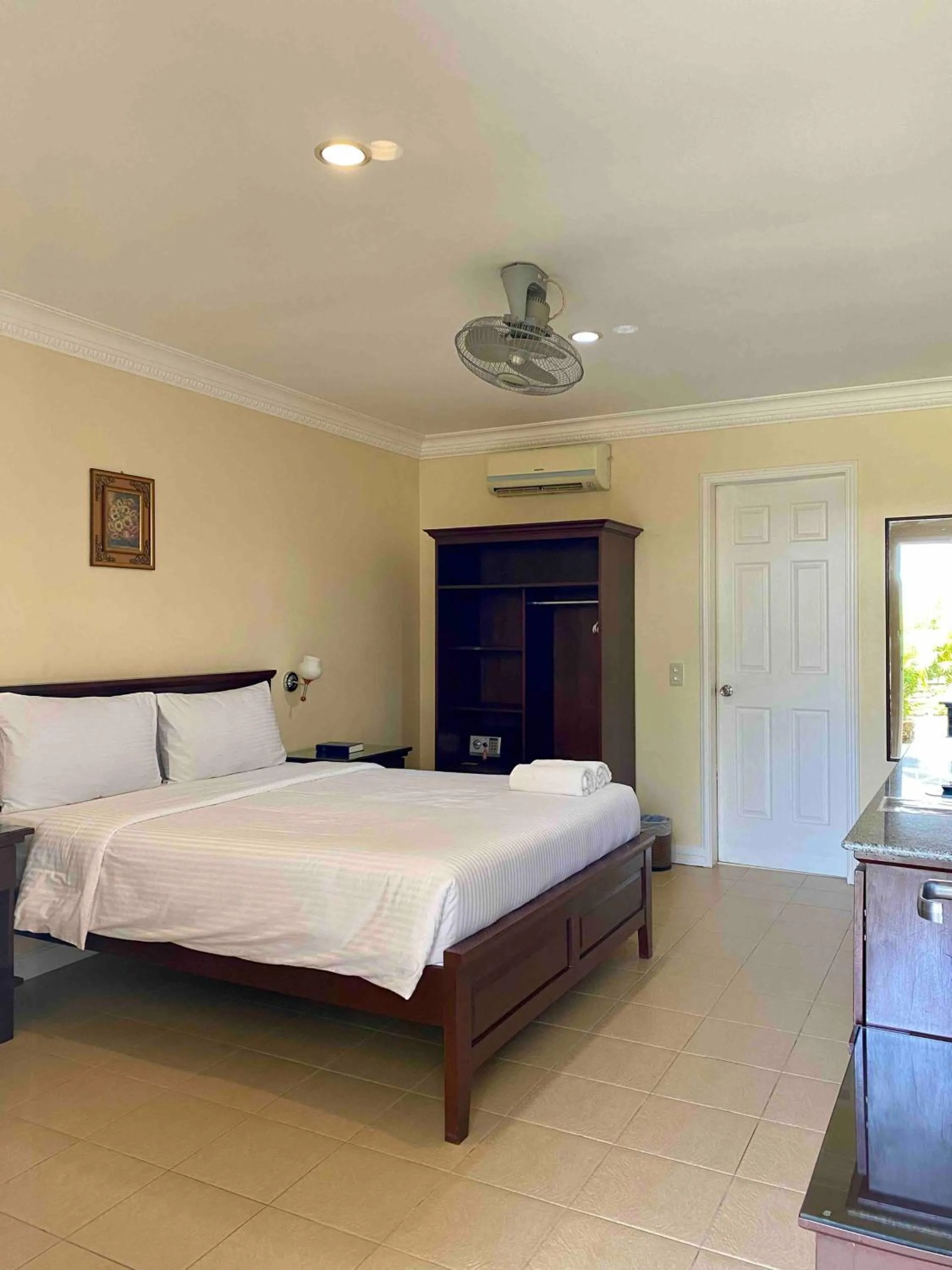 Deluxe Double Room - Main Building in Panglao Regents Park Resort