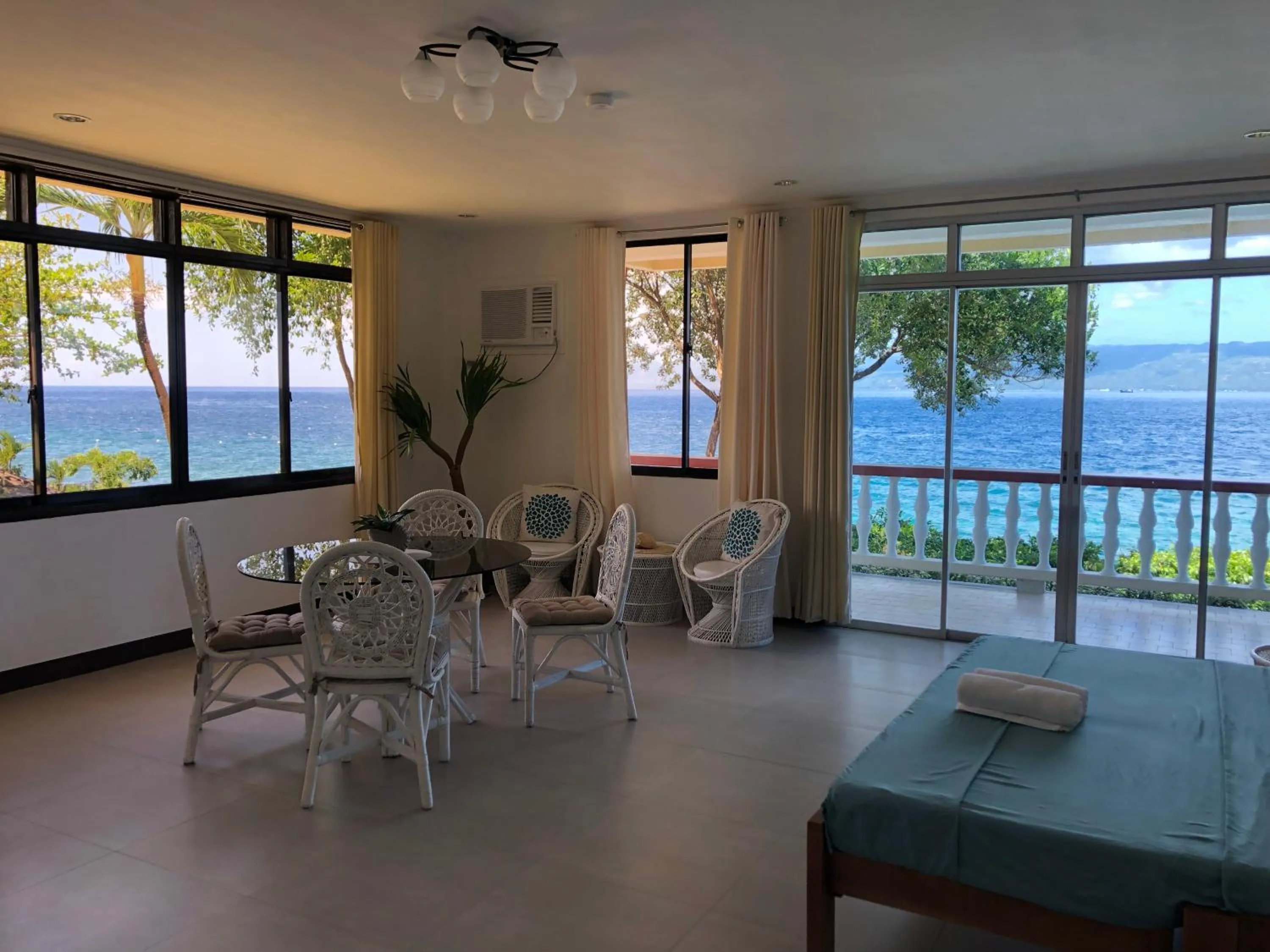 Suite with Sea View in Wuthering Heights Bed & Breakfast by the Sea