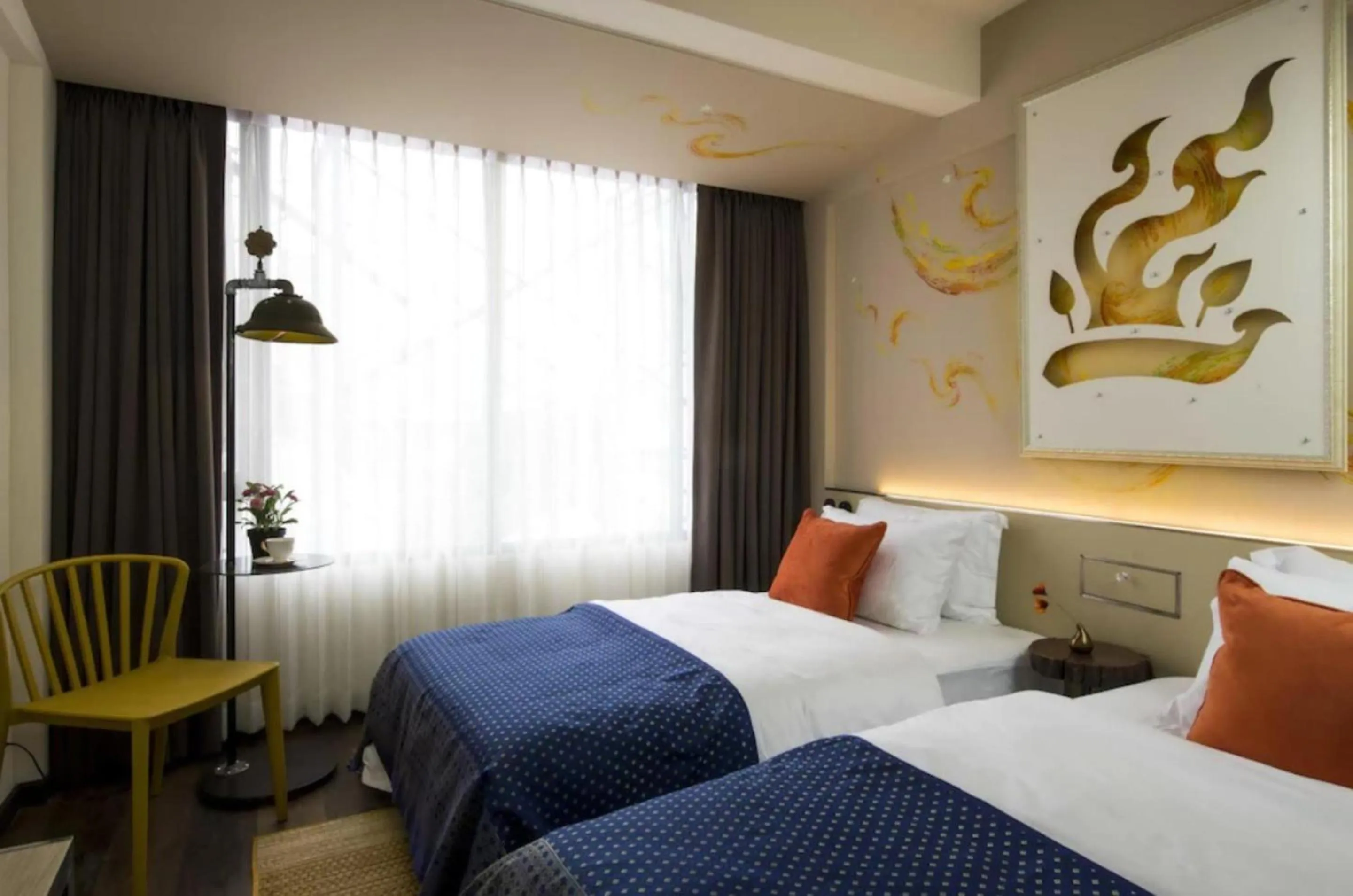 Standard Twin Room in Dhevi Bangkok Hotel