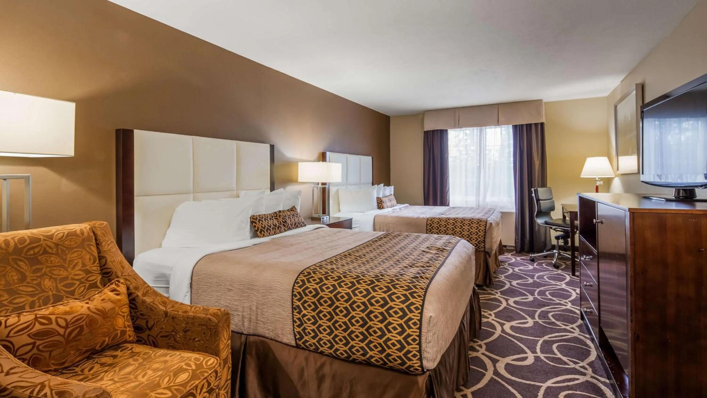 Queen Room with Two Queen Beds - Non-Smoking in Best Western Plus Pioneer Park Inn