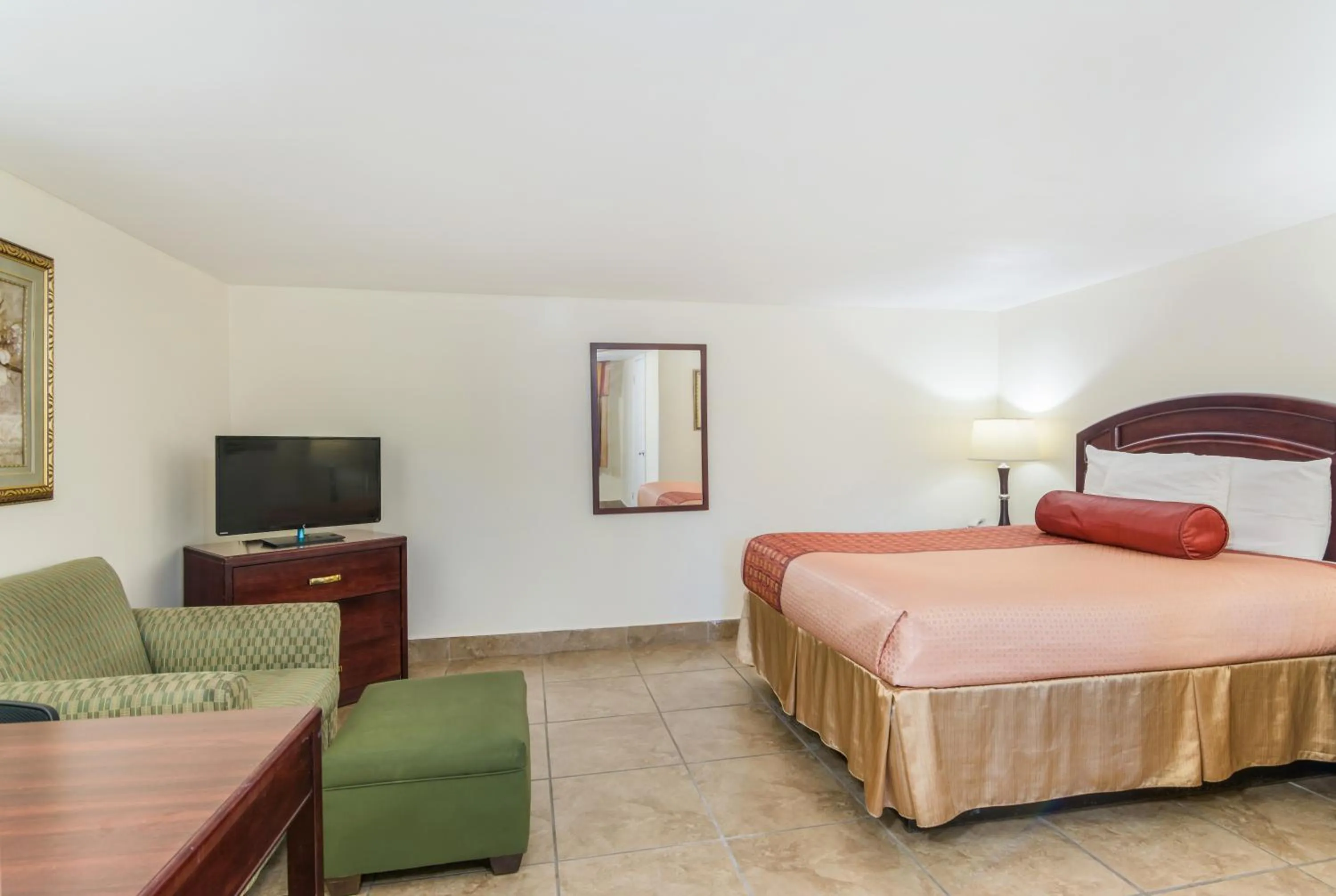 Queen Room - Non-Smoking in Rodeway Inn