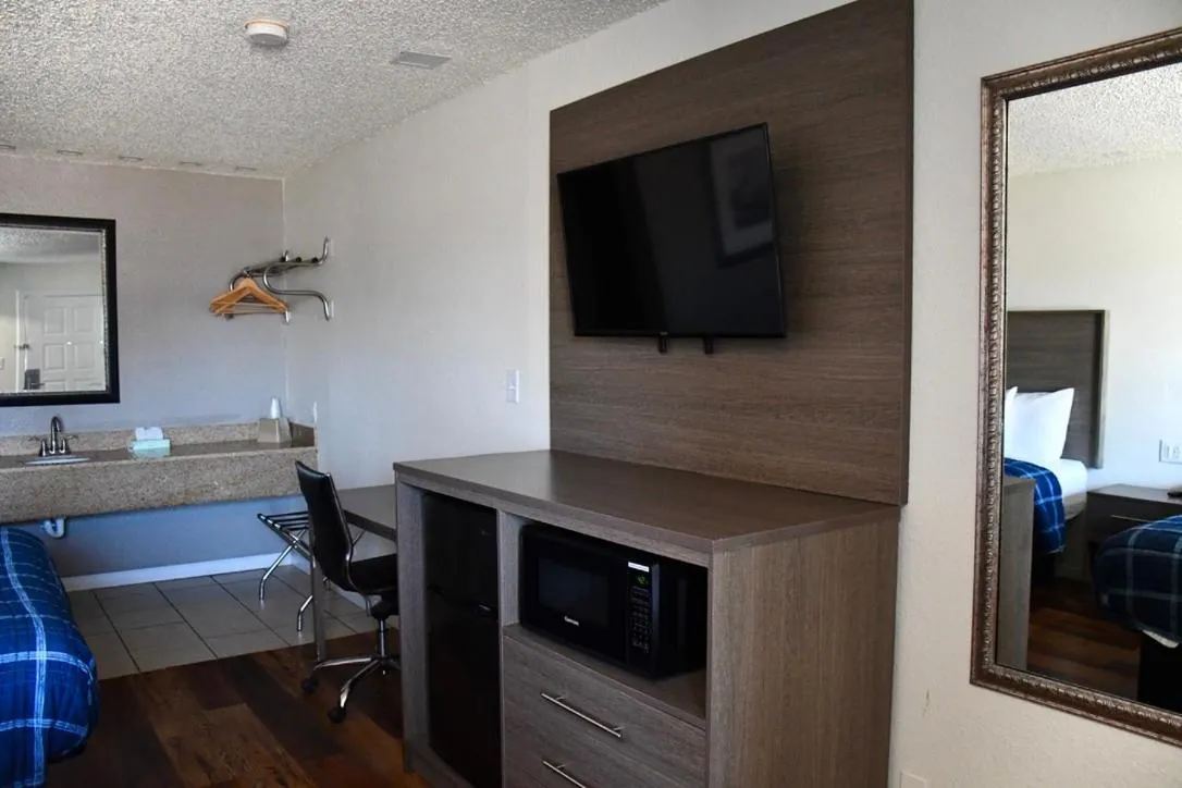 Queen Room with Two Queen Beds in Lockhart Inn