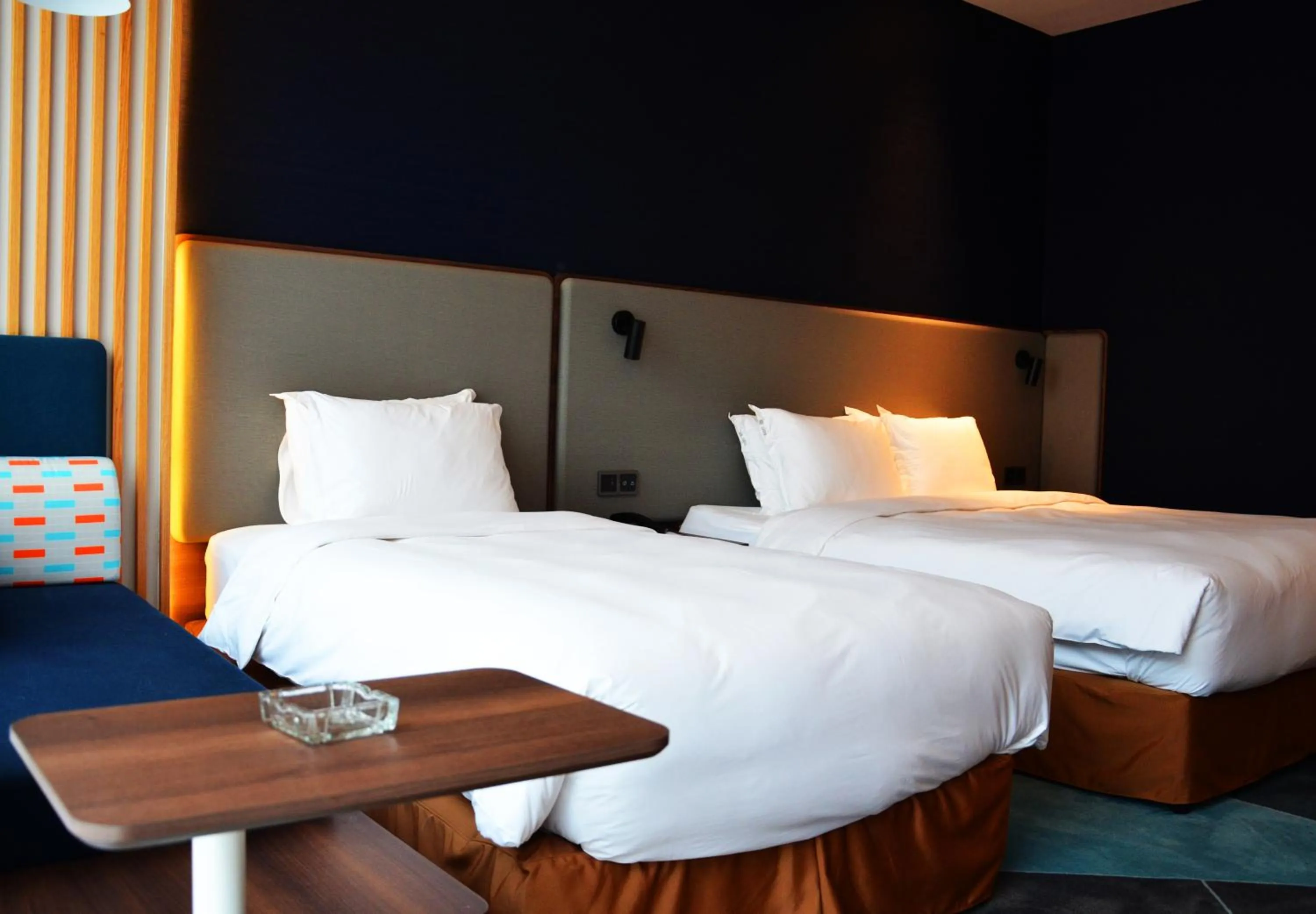 1 King and 1 Single Standard in Holiday Inn Express Harbin Qunli by IHG