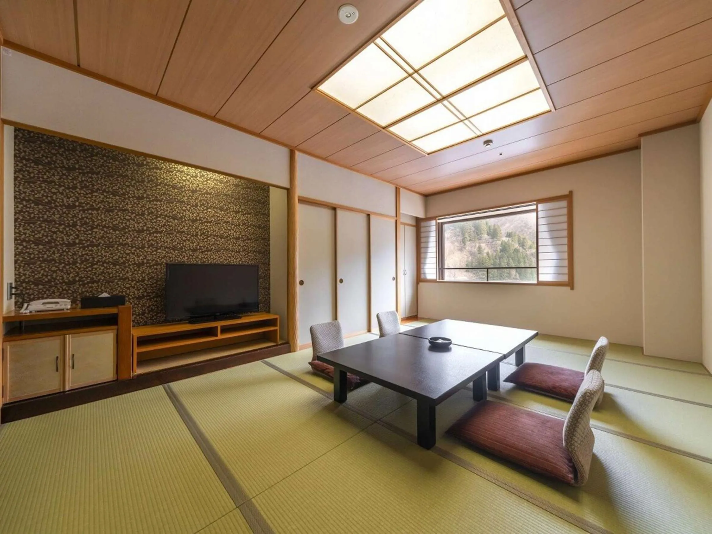 Japanese-Style Family Room - River View  in Kurobe Unazukionsen Yamanoha