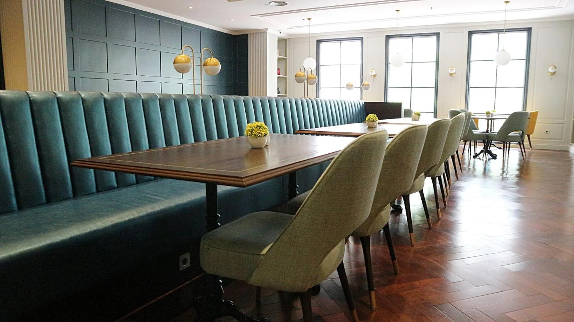 Royal Suite king Room (Hollywood Bed) in Hotel Shalva Jakarta