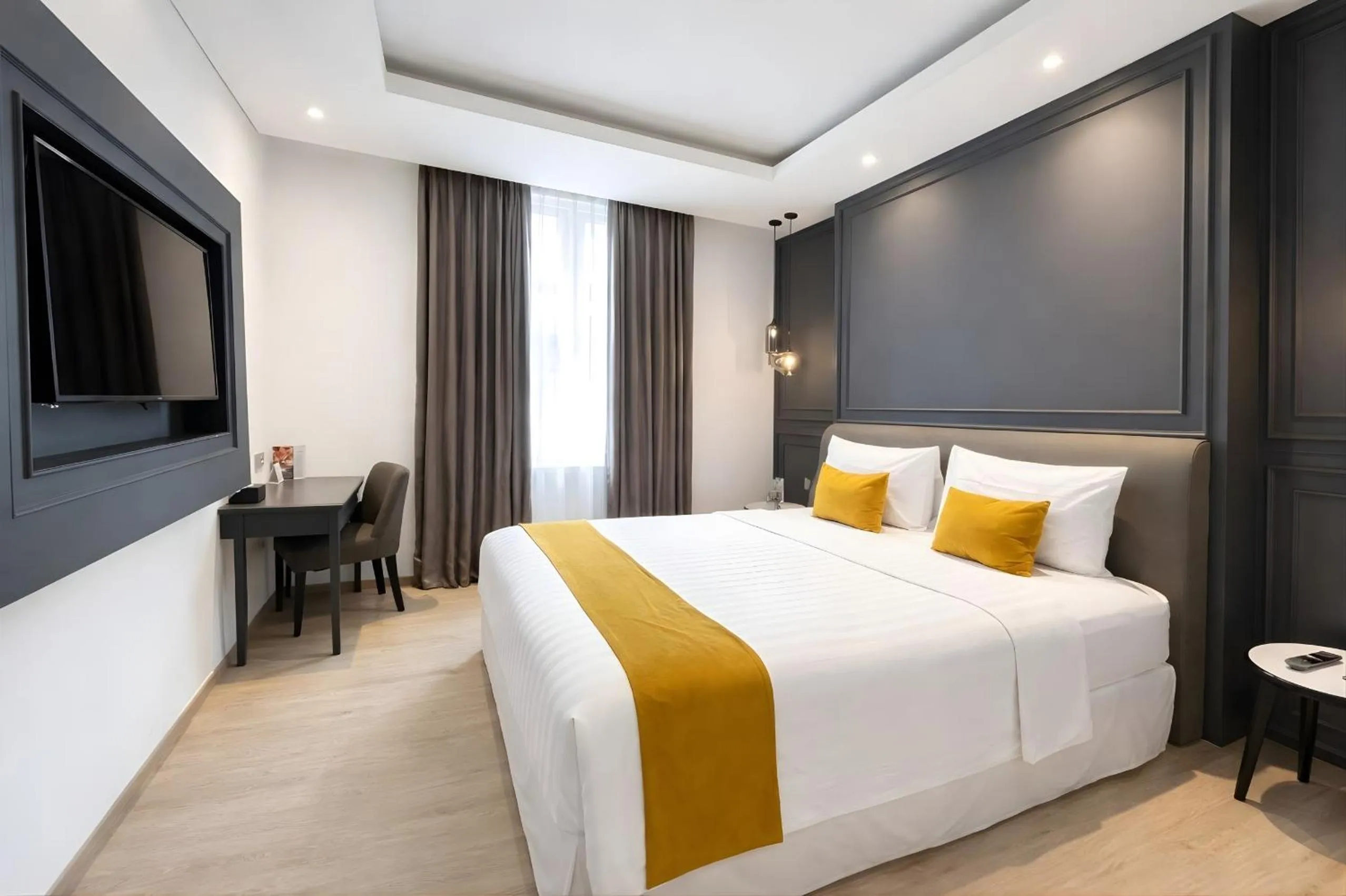 Deluxe King Room in Hotel Shalva Jakarta