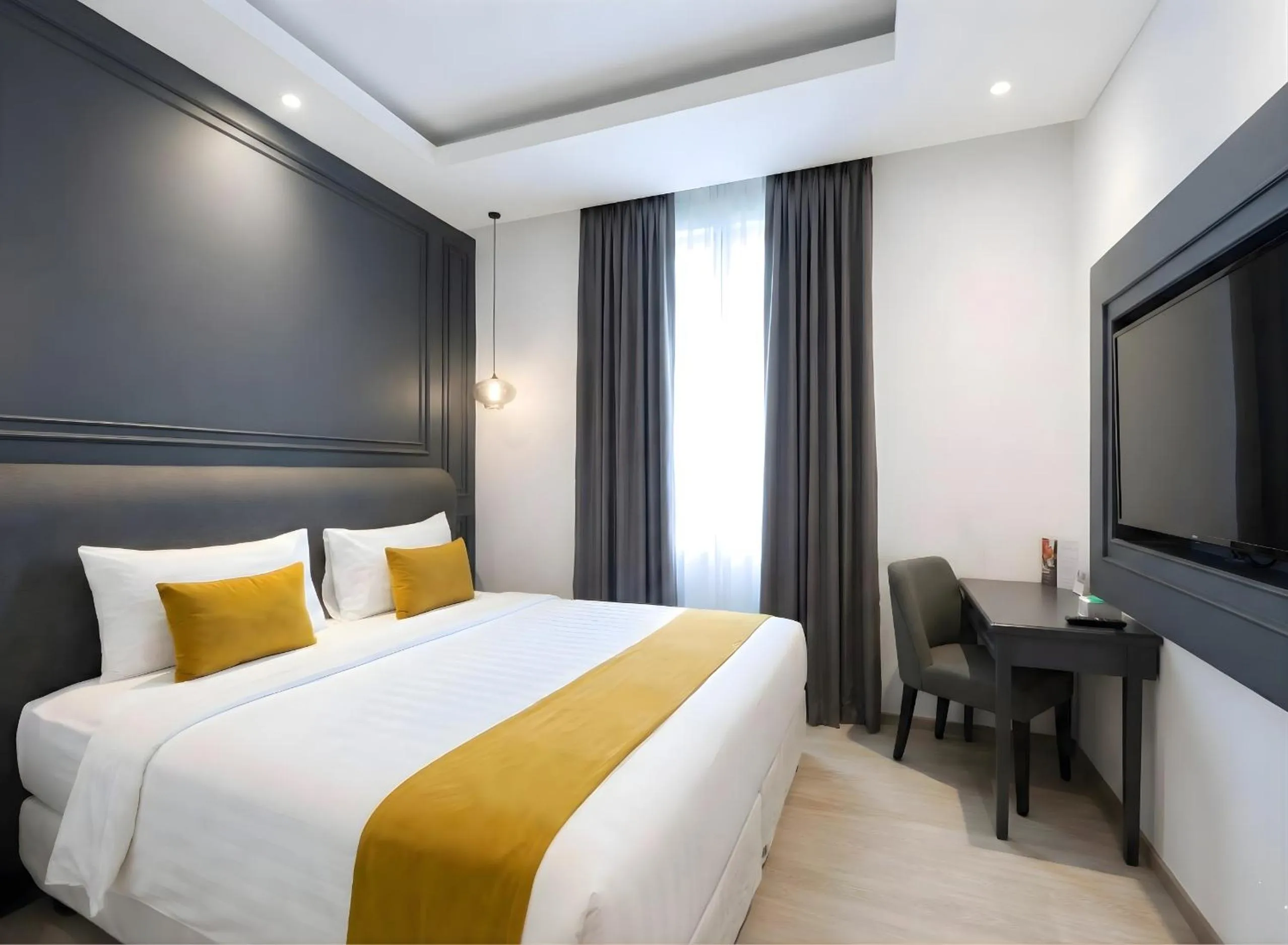 Royal Suite king Room (Hollywood Bed) in Hotel Shalva Jakarta