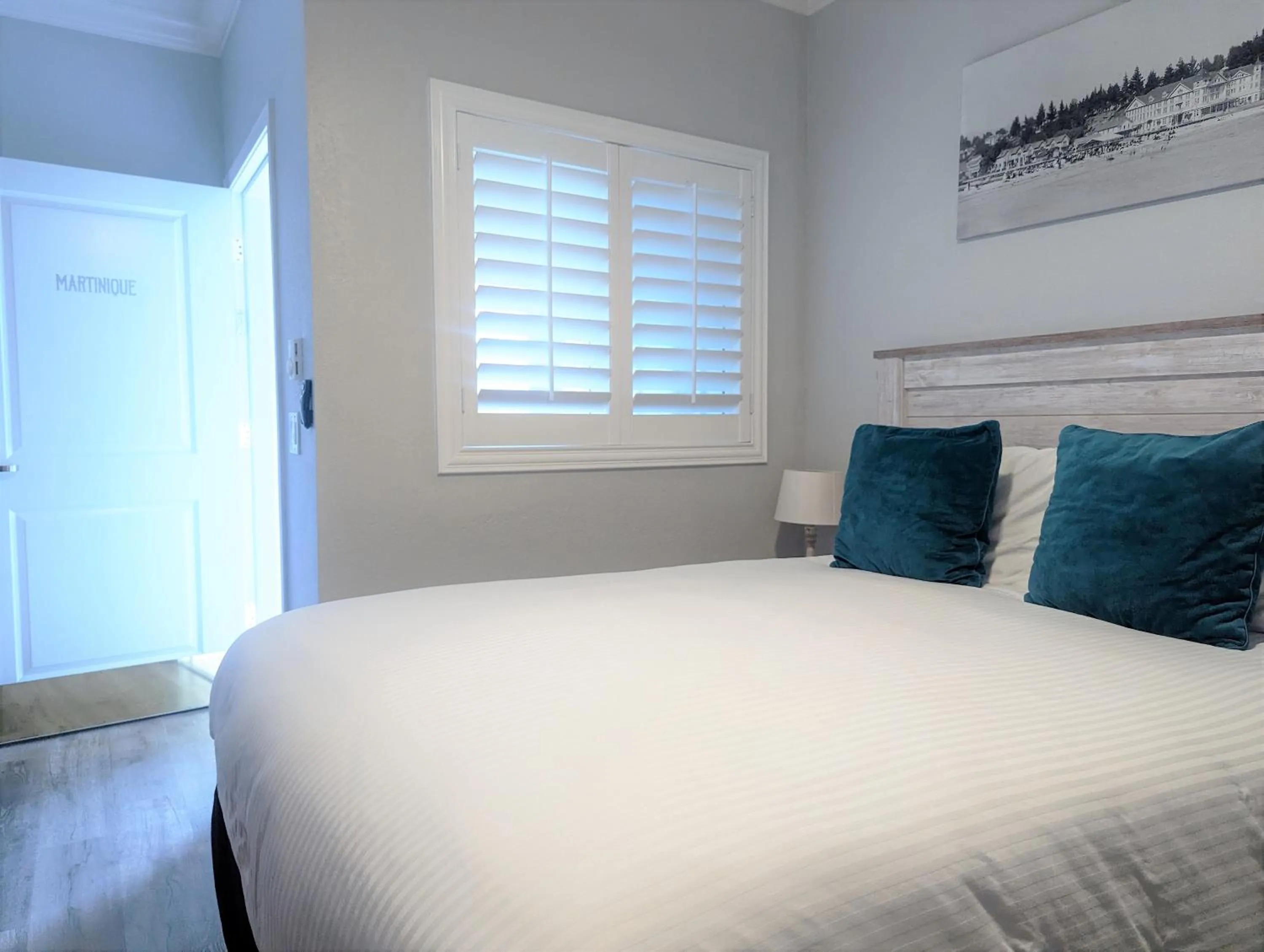 Queen Room in Capitola Hotel