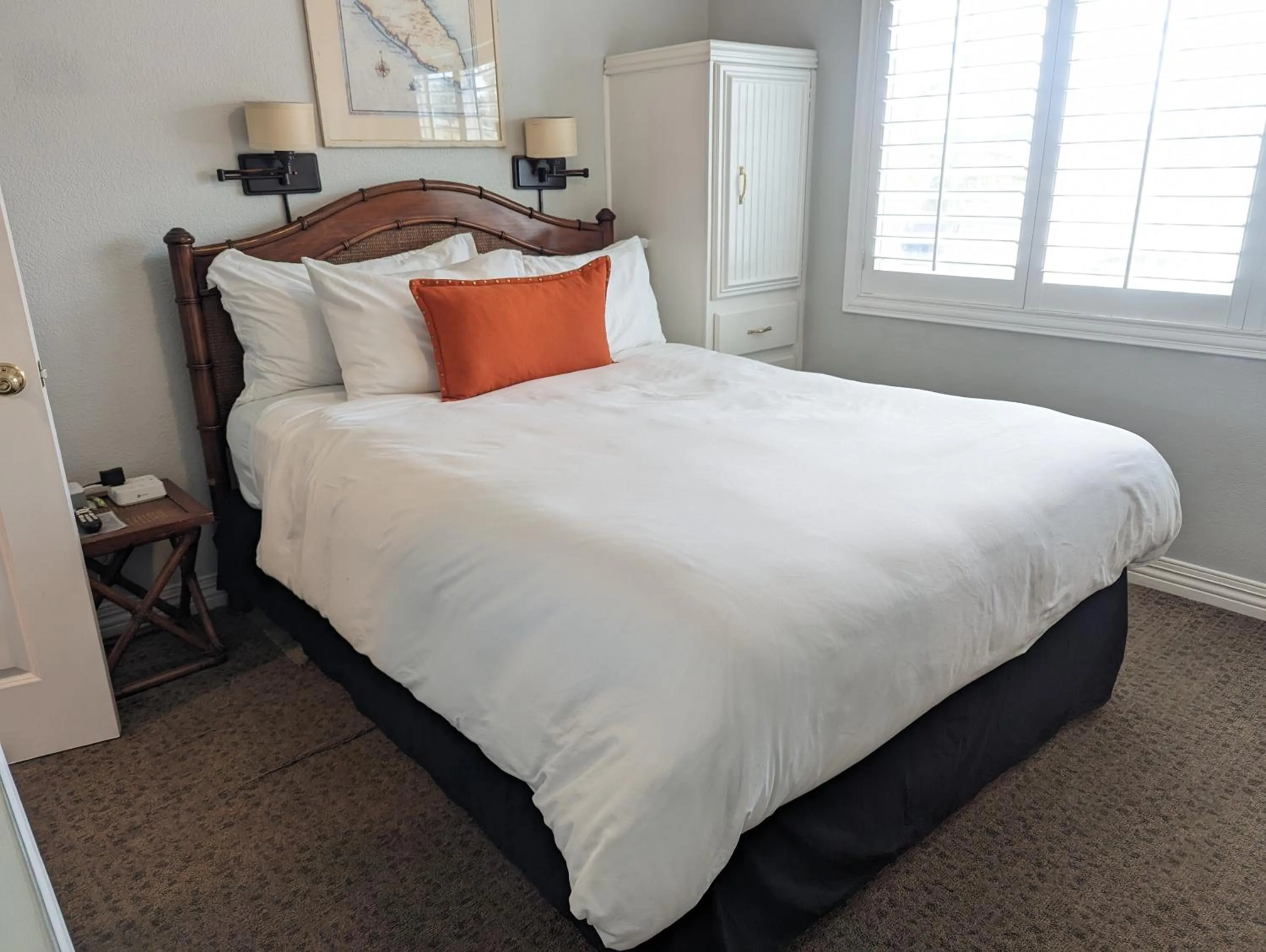 Deluxe Queen Room in Capitola Hotel