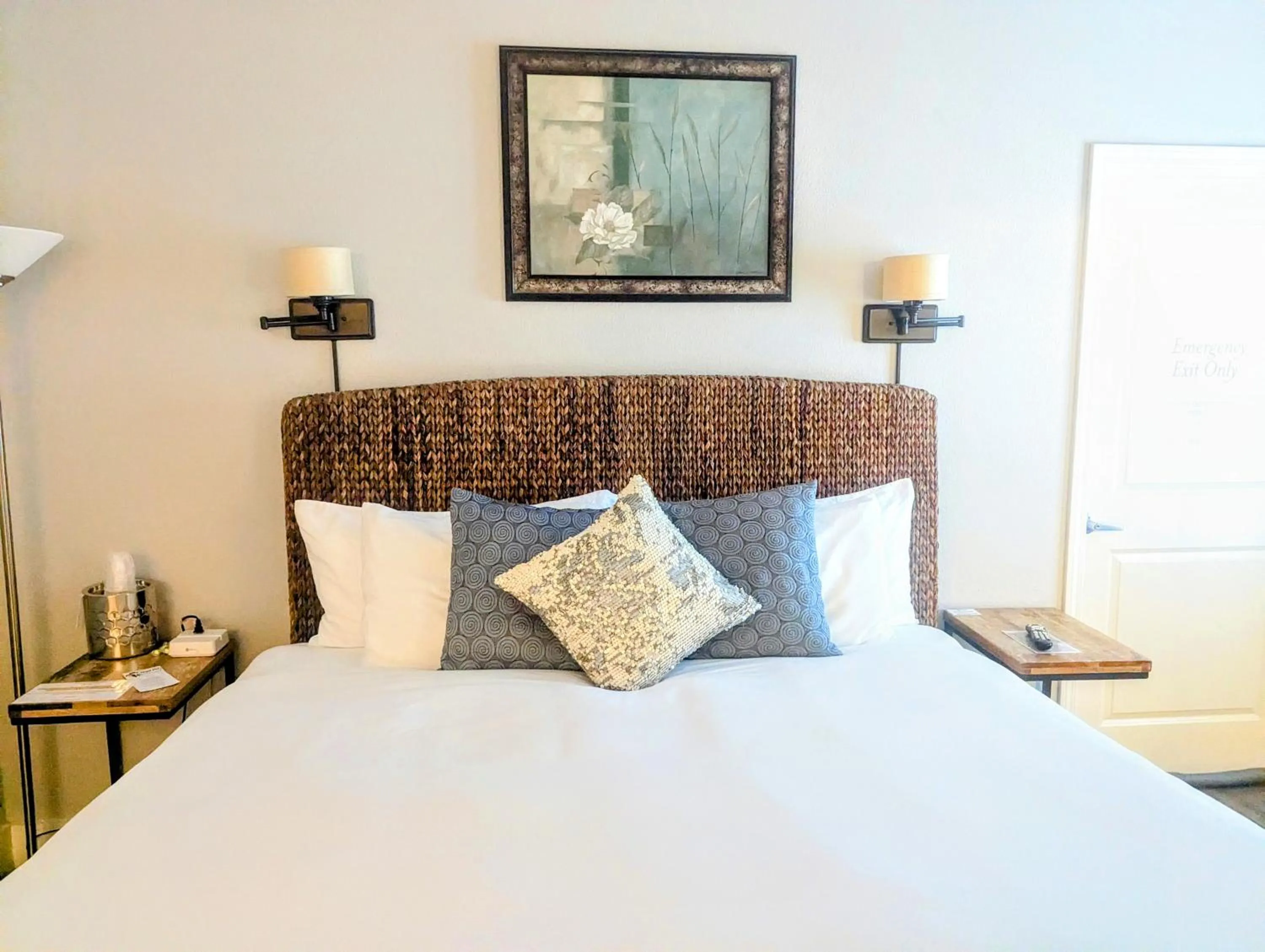 Deluxe King Room in Capitola Hotel