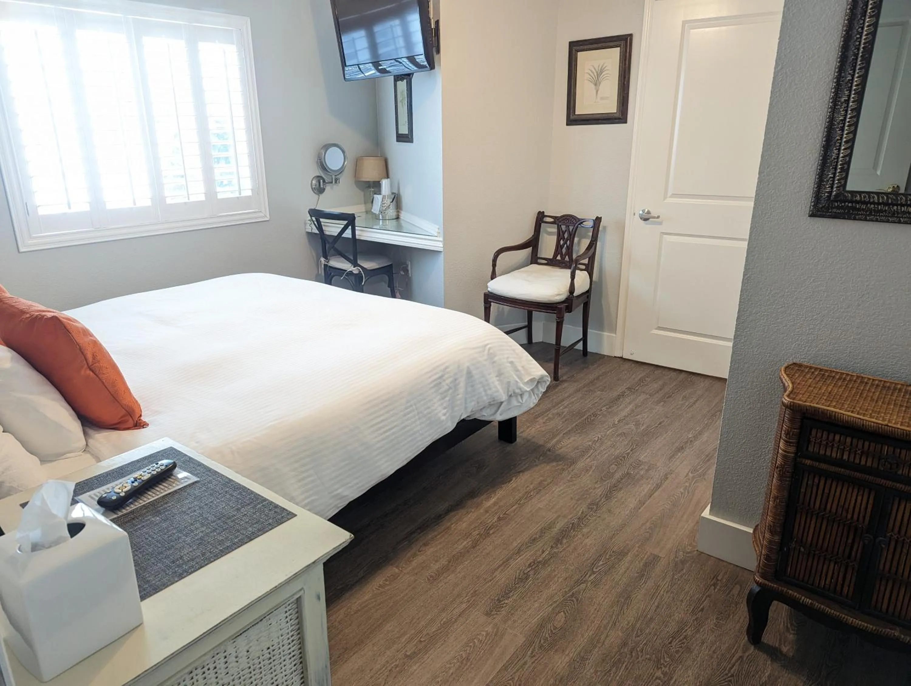 King Room - Disability Access in Capitola Hotel