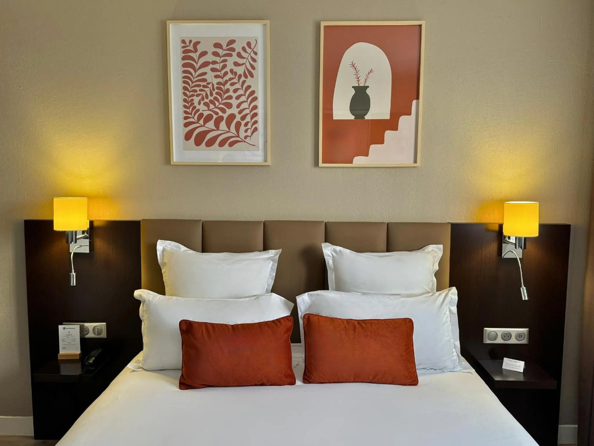 Queen Suite with One Queen Bed and Two Single Beds - Non-Smoking in Best Western Terre de Provence
