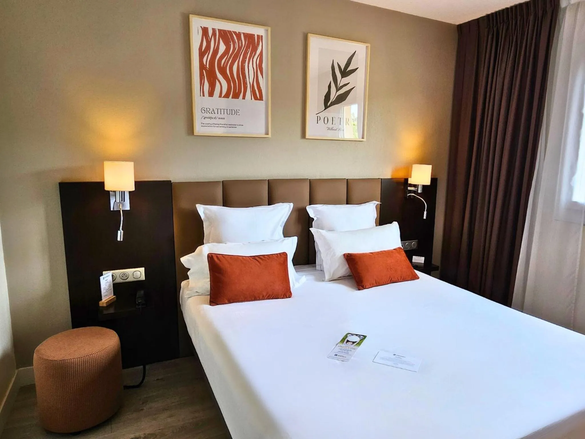 Executive Queen Room with Pool View - Non-Smoking in Best Western Terre de Provence