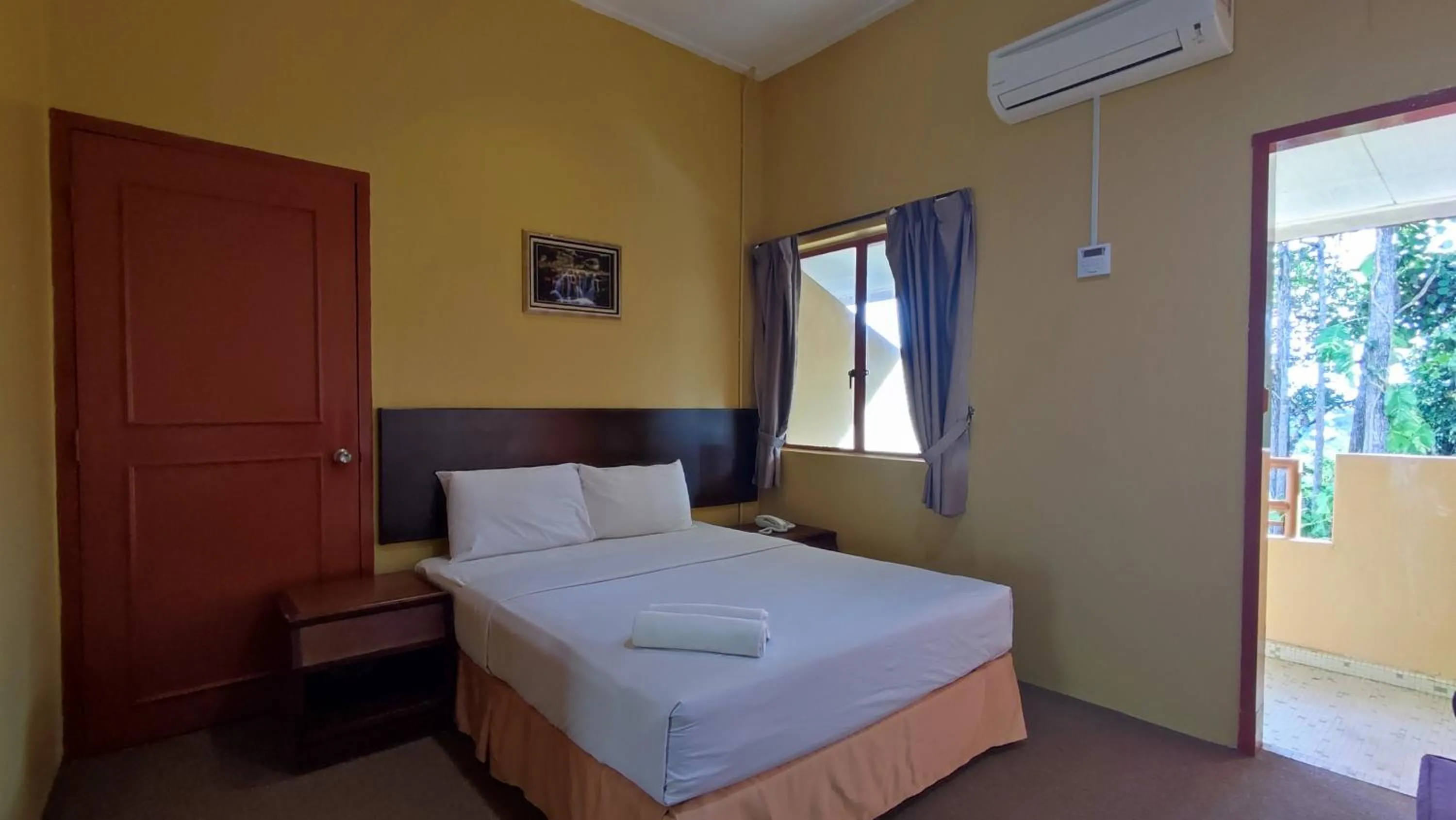 Standard Queen Room in Mersing Merlin Inn