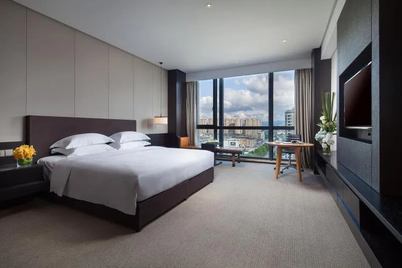 Deluxe King Room - Smoking in Ramada by Wyndham Taizhou