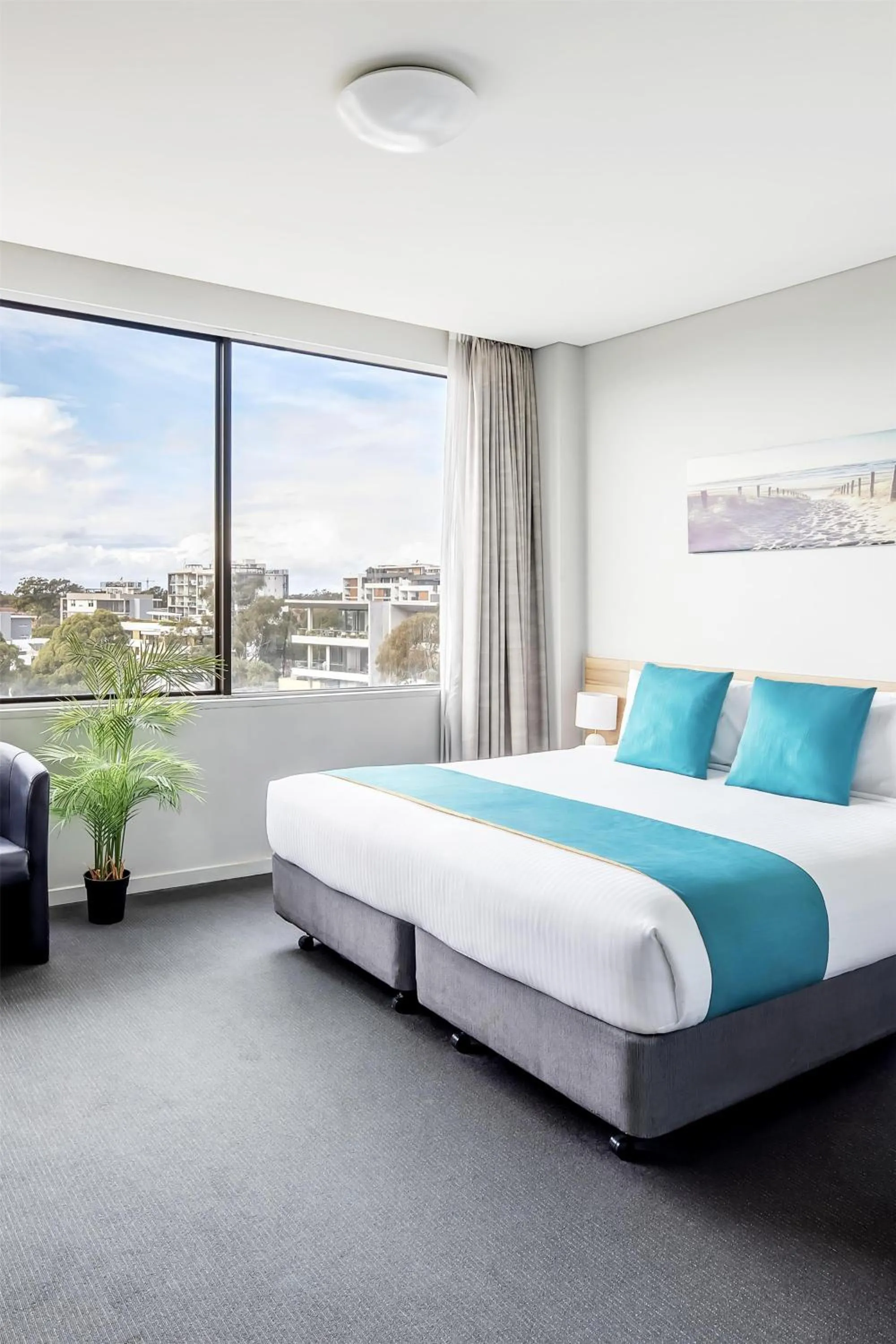 Superior Queen Room in Metro Hotel Miranda