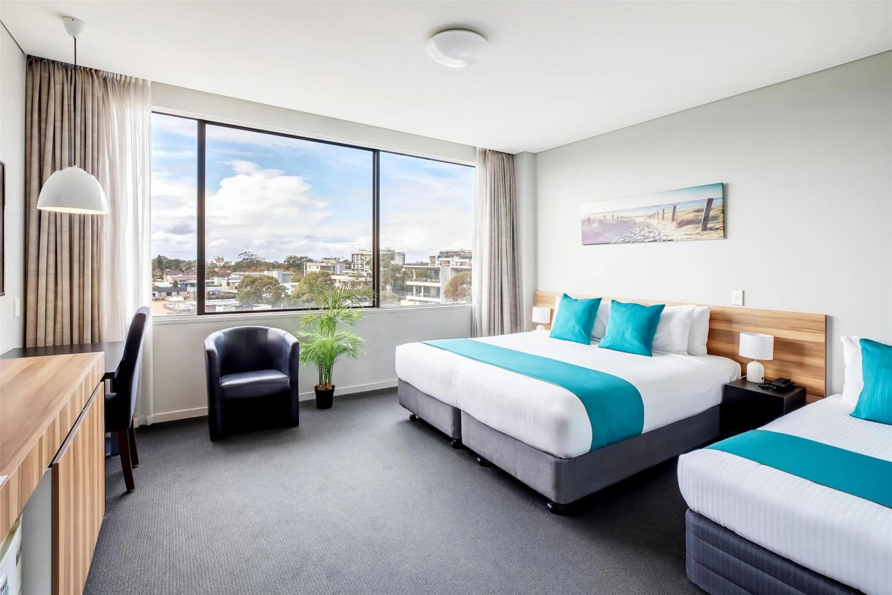 Superior Twin Room in Metro Hotel Miranda